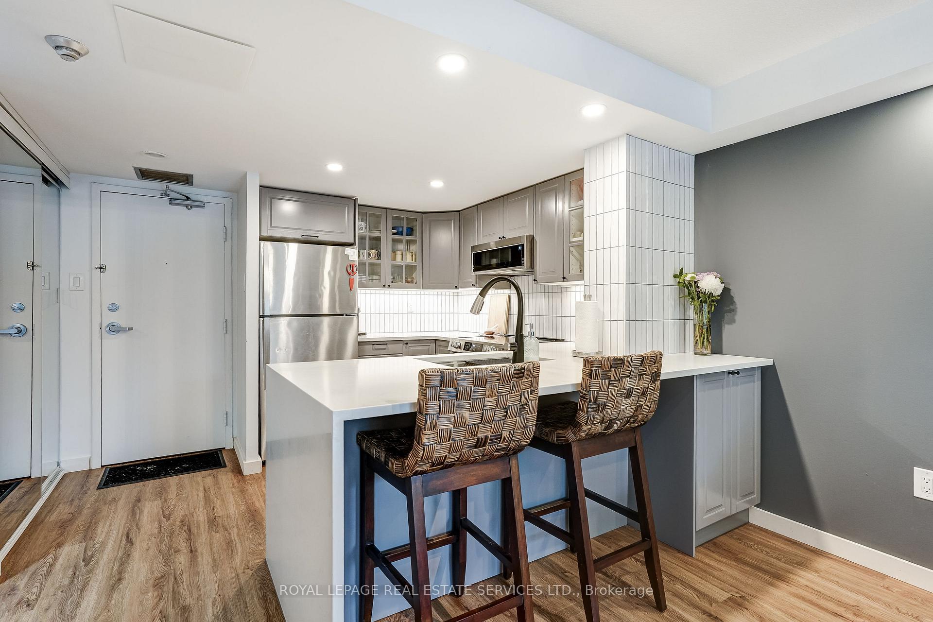 Photo 7 of Unit 302, 705 King Street W, Toronto, Niagara — HOMEH