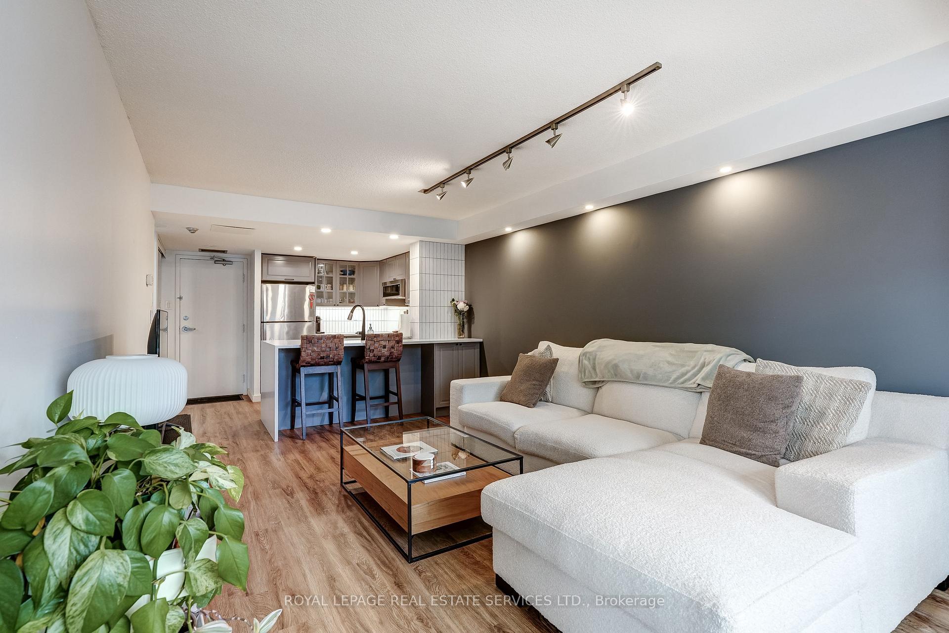 Photo 10 of Unit 302, 705 King Street W, Toronto, Niagara — HOMEH