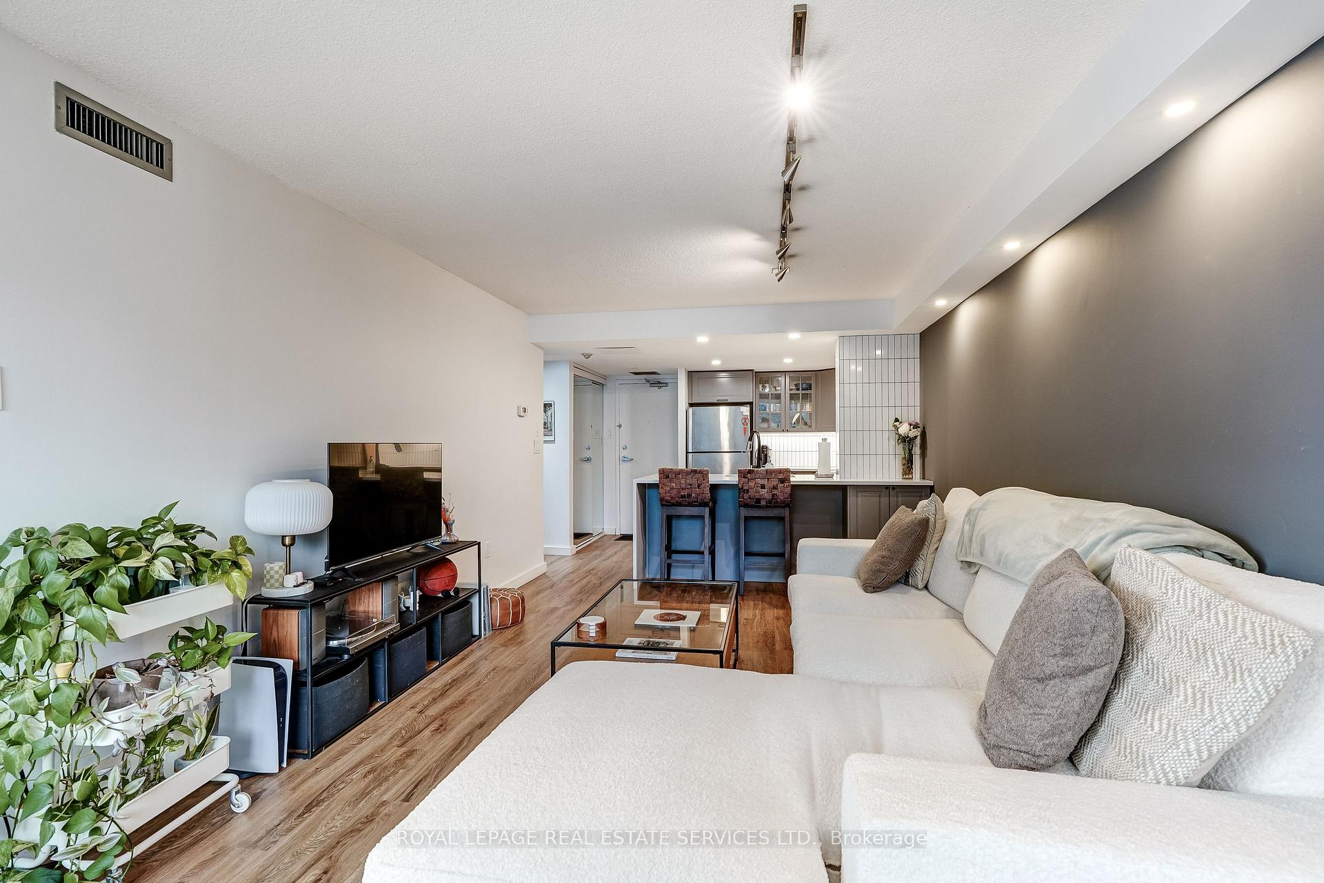 Photo 17 of Unit 302, 705 King Street W, Toronto, Niagara — HOMEH
