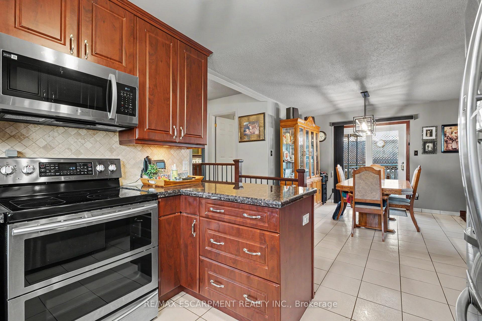 Photo 5 of 306 Templemead Drive, Hamilton, Templemead — HOMEH