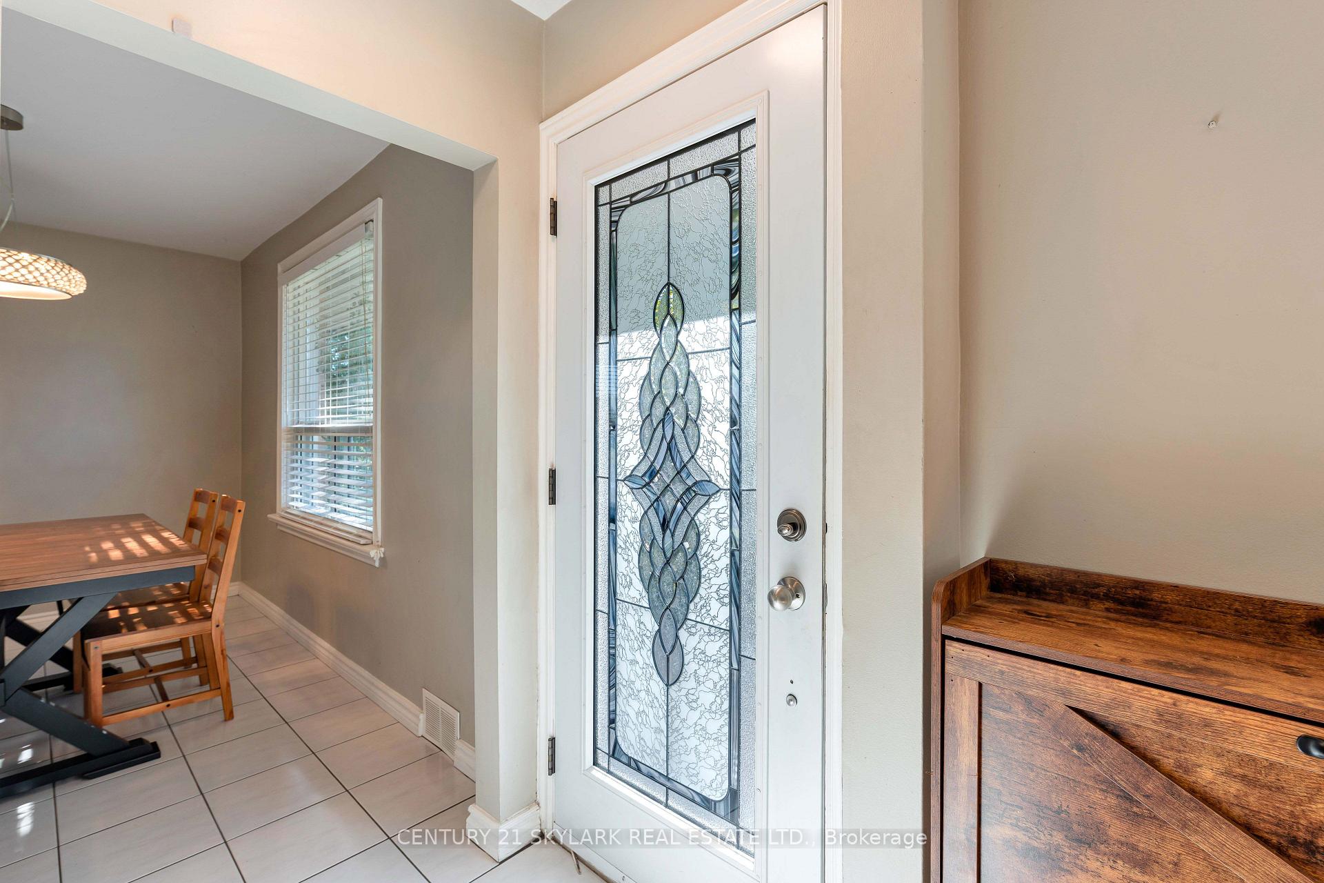 Photo 5 of 24 Aura Lea Boulevard, North York, Humberlea-Pelmo Park — HOMEH