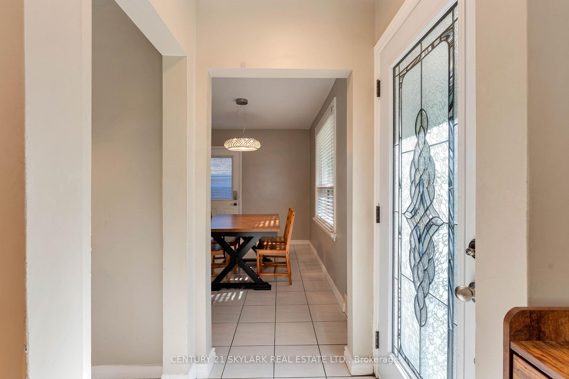 Photo 6 of 24 Aura Lea Boulevard, North York, Humberlea-Pelmo Park — HOMEH