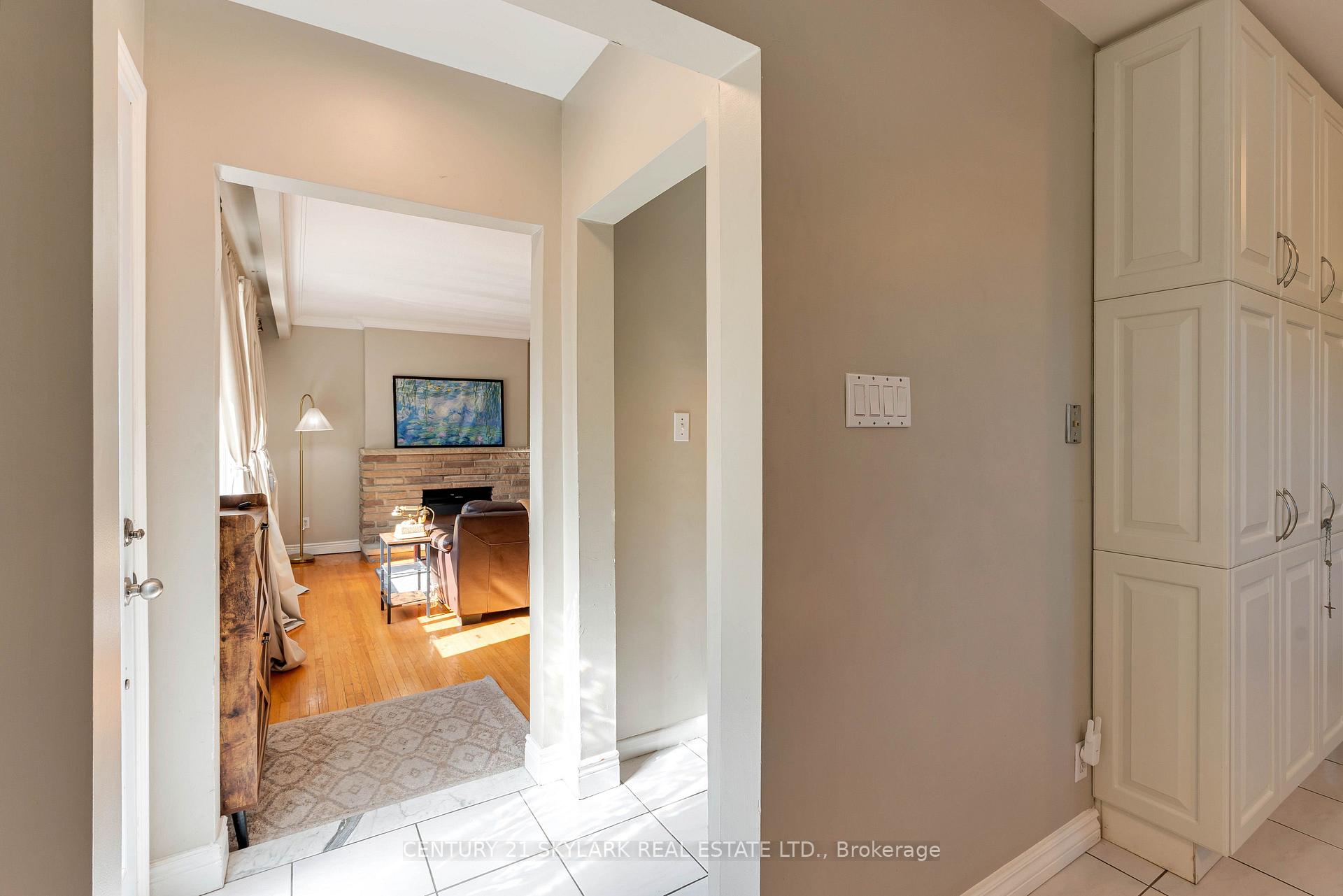 Photo 7 of 24 Aura Lea Boulevard, North York, Humberlea-Pelmo Park — HOMEH