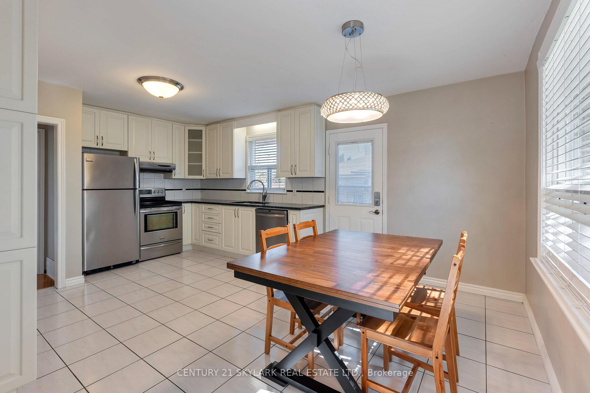 Photo 14 of 24 Aura Lea Boulevard, North York, Humberlea-Pelmo Park — HOMEH