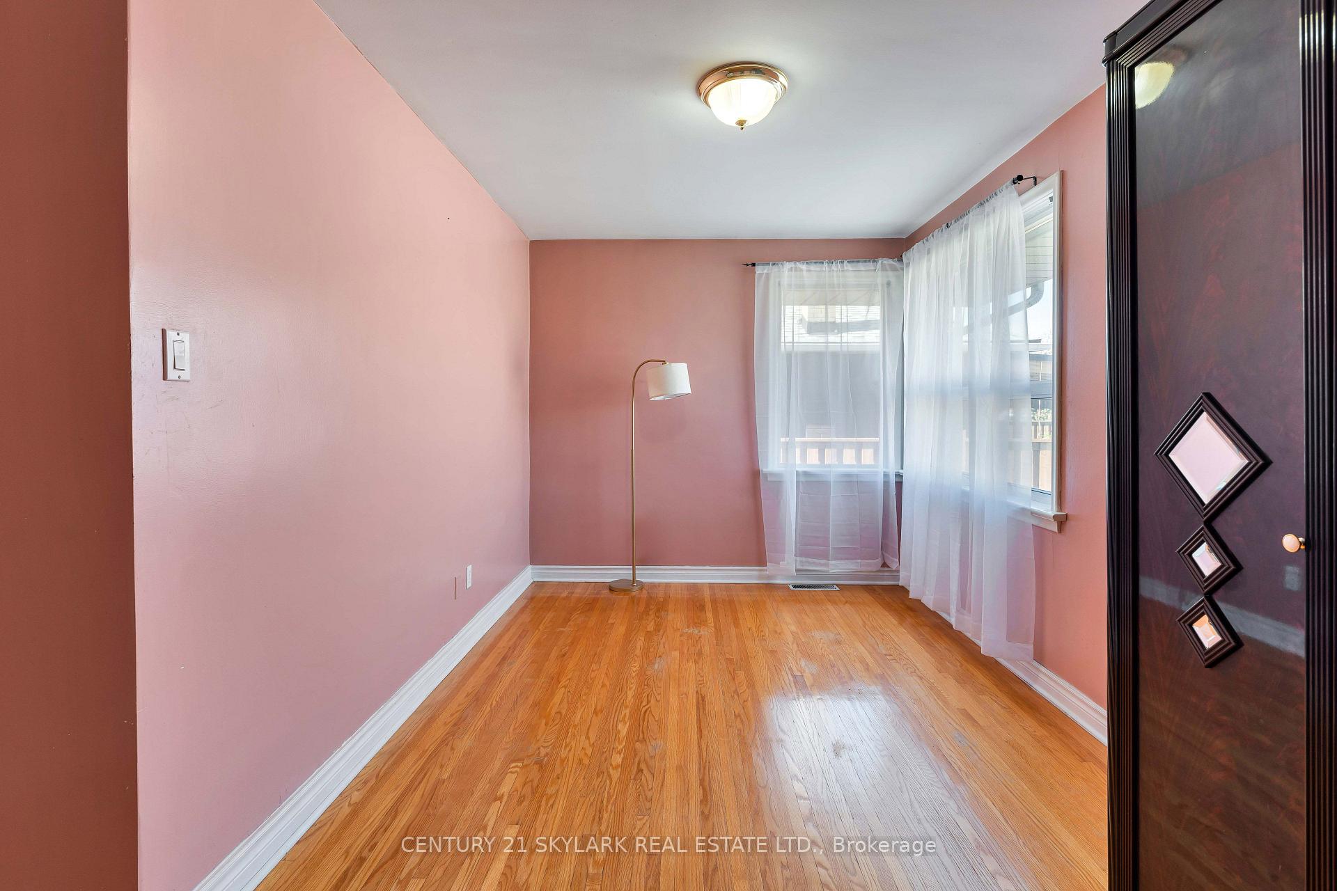 Photo 22 of 24 Aura Lea Boulevard, North York, Humberlea-Pelmo Park — HOMEH