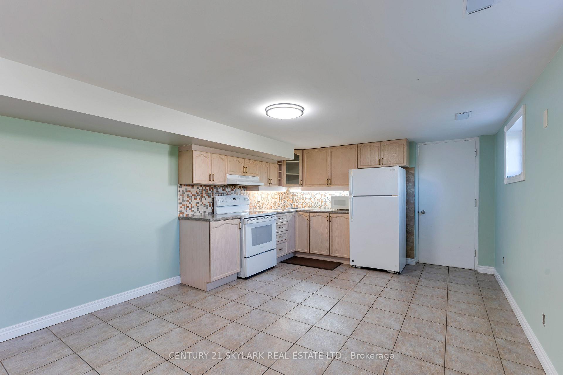 Photo 27 of 24 Aura Lea Boulevard, North York, Humberlea-Pelmo Park — HOMEH