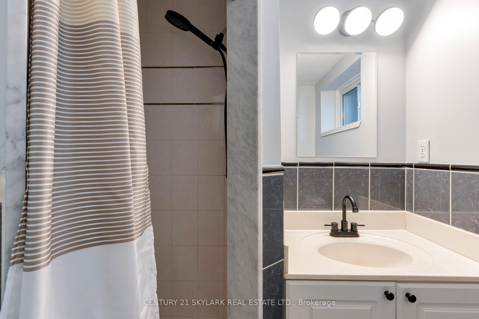Photo 30 of 24 Aura Lea Boulevard, North York, Humberlea-Pelmo Park — HOMEH