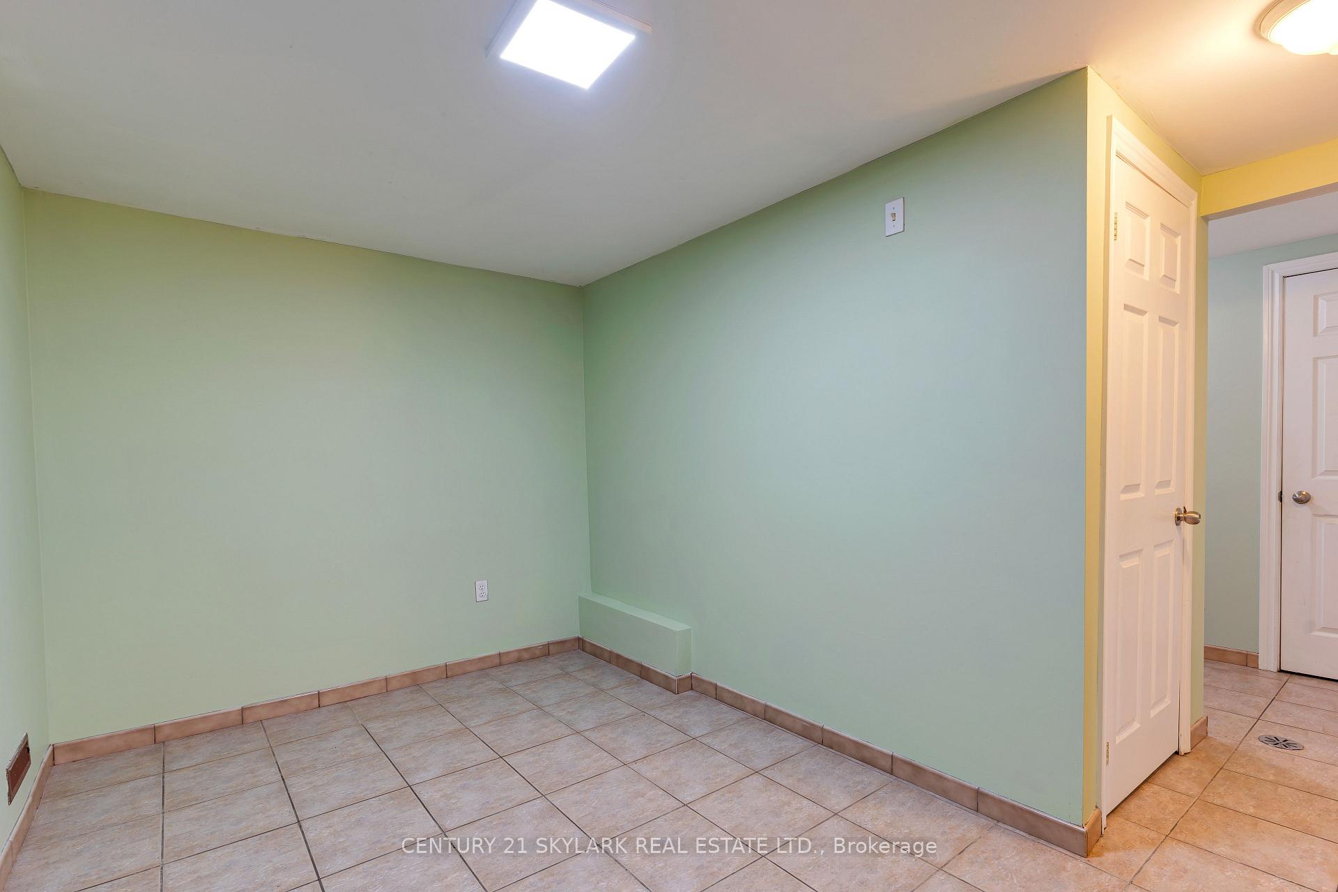 Photo 32 of 24 Aura Lea Boulevard, North York, Humberlea-Pelmo Park — HOMEH