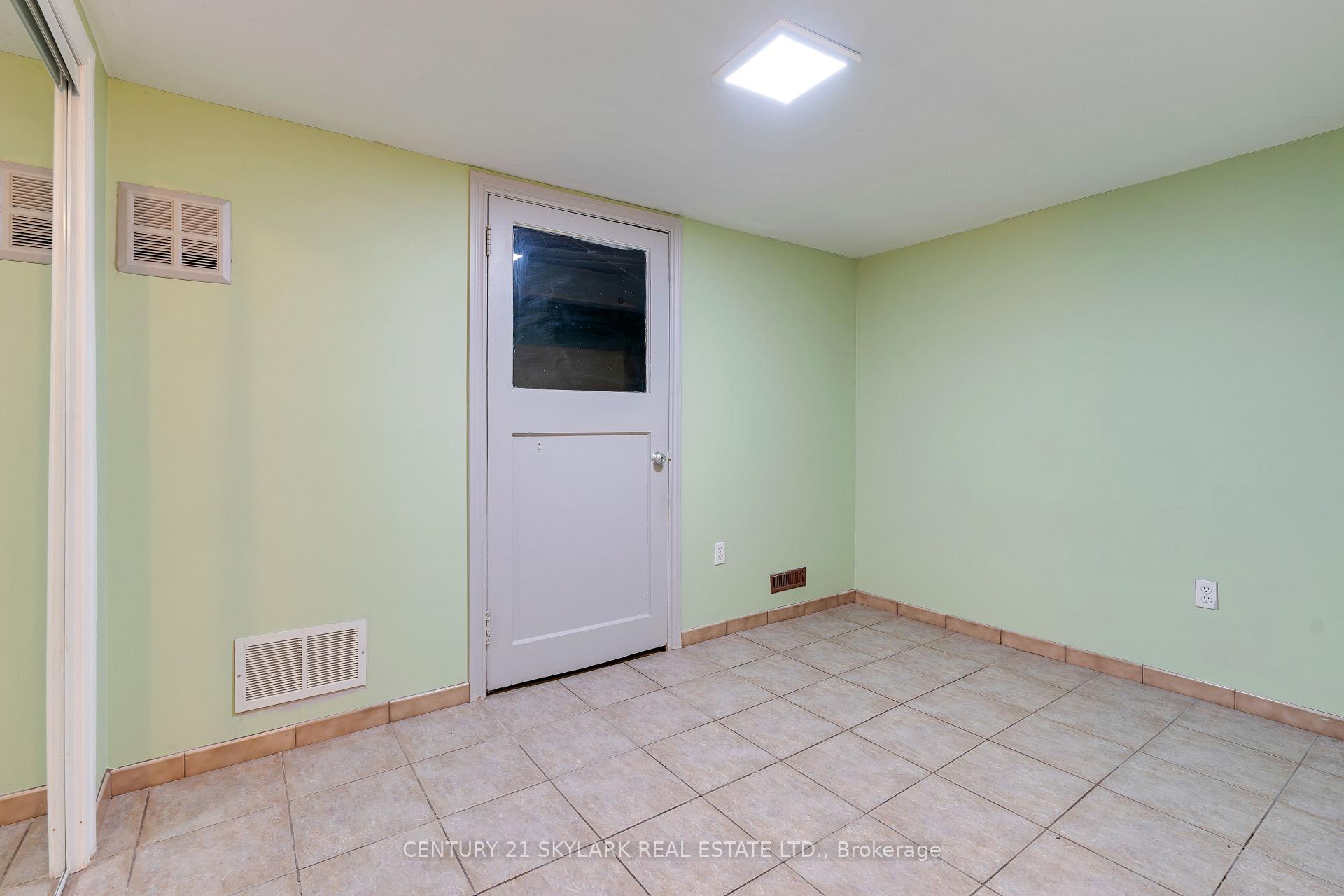 Photo 33 of 24 Aura Lea Boulevard, North York, Humberlea-Pelmo Park — HOMEH