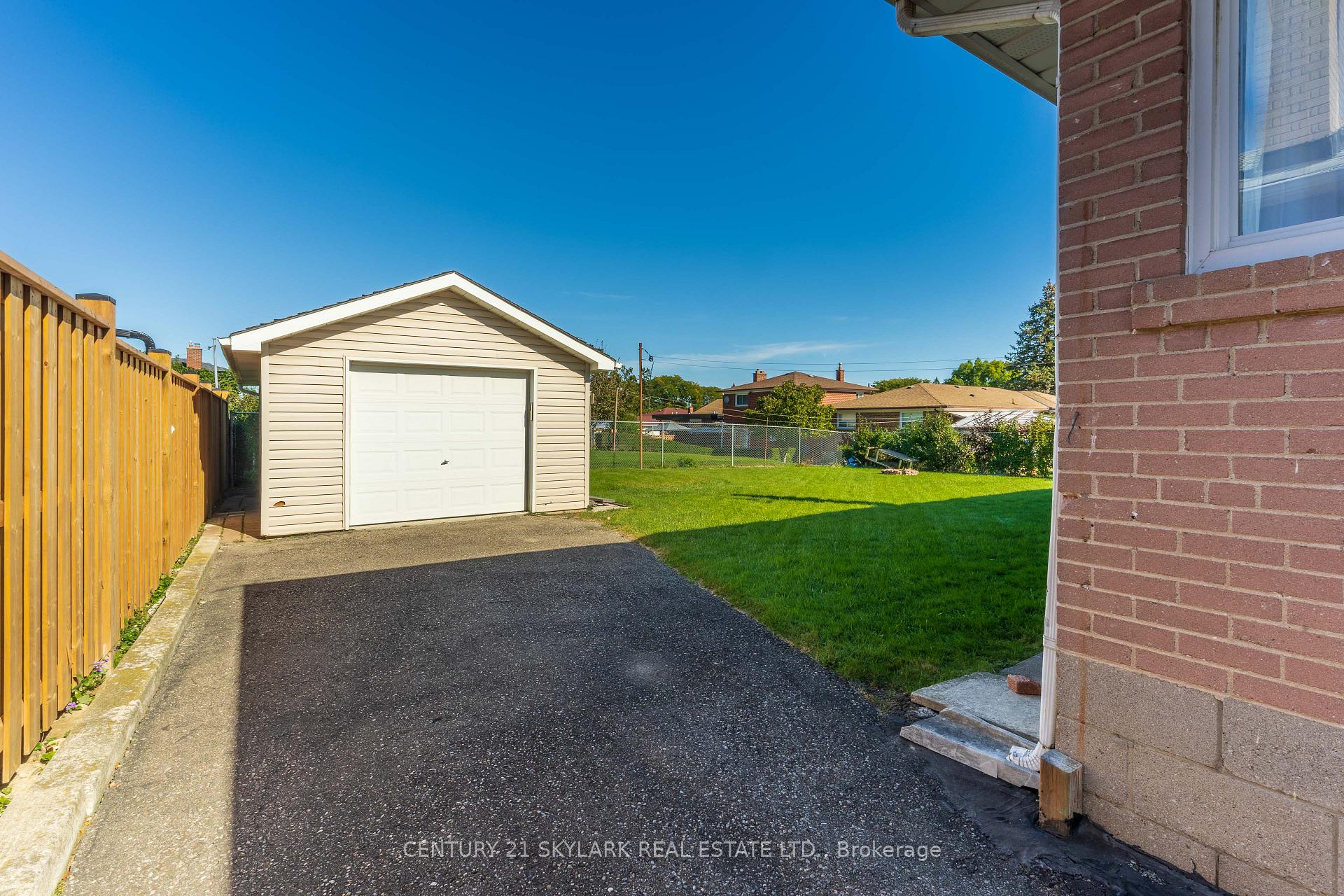 Photo 35 of 24 Aura Lea Boulevard, North York, Humberlea-Pelmo Park — HOMEH