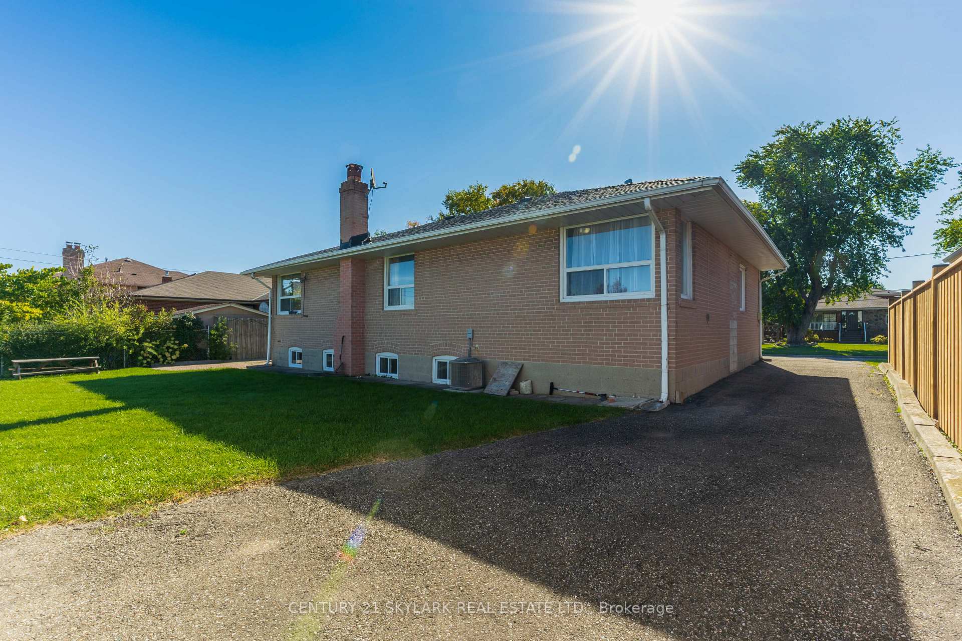 Photo 36 of 24 Aura Lea Boulevard, North York, Humberlea-Pelmo Park — HOMEH