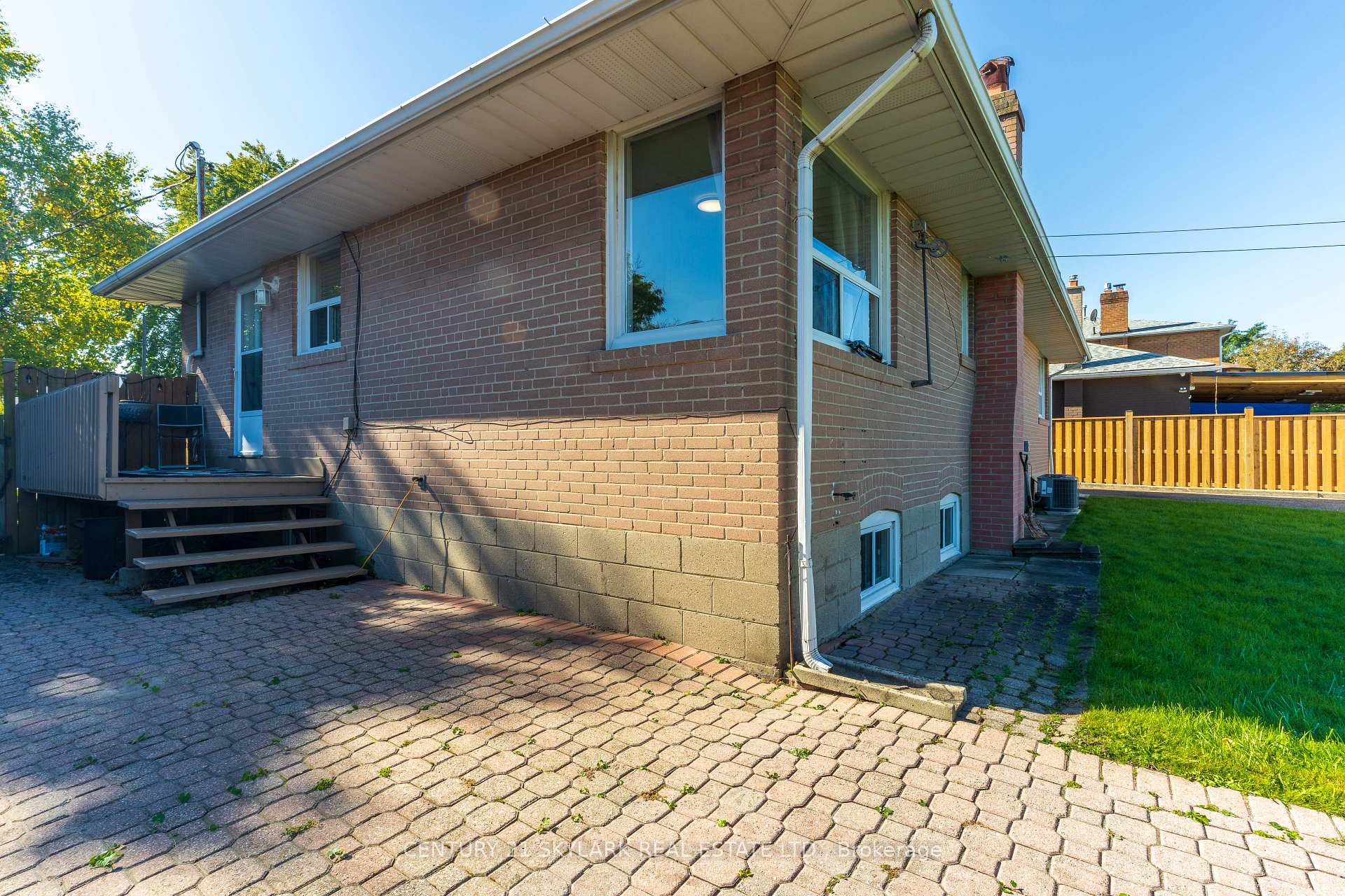 Photo 39 of 24 Aura Lea Boulevard, North York, Humberlea-Pelmo Park — HOMEH