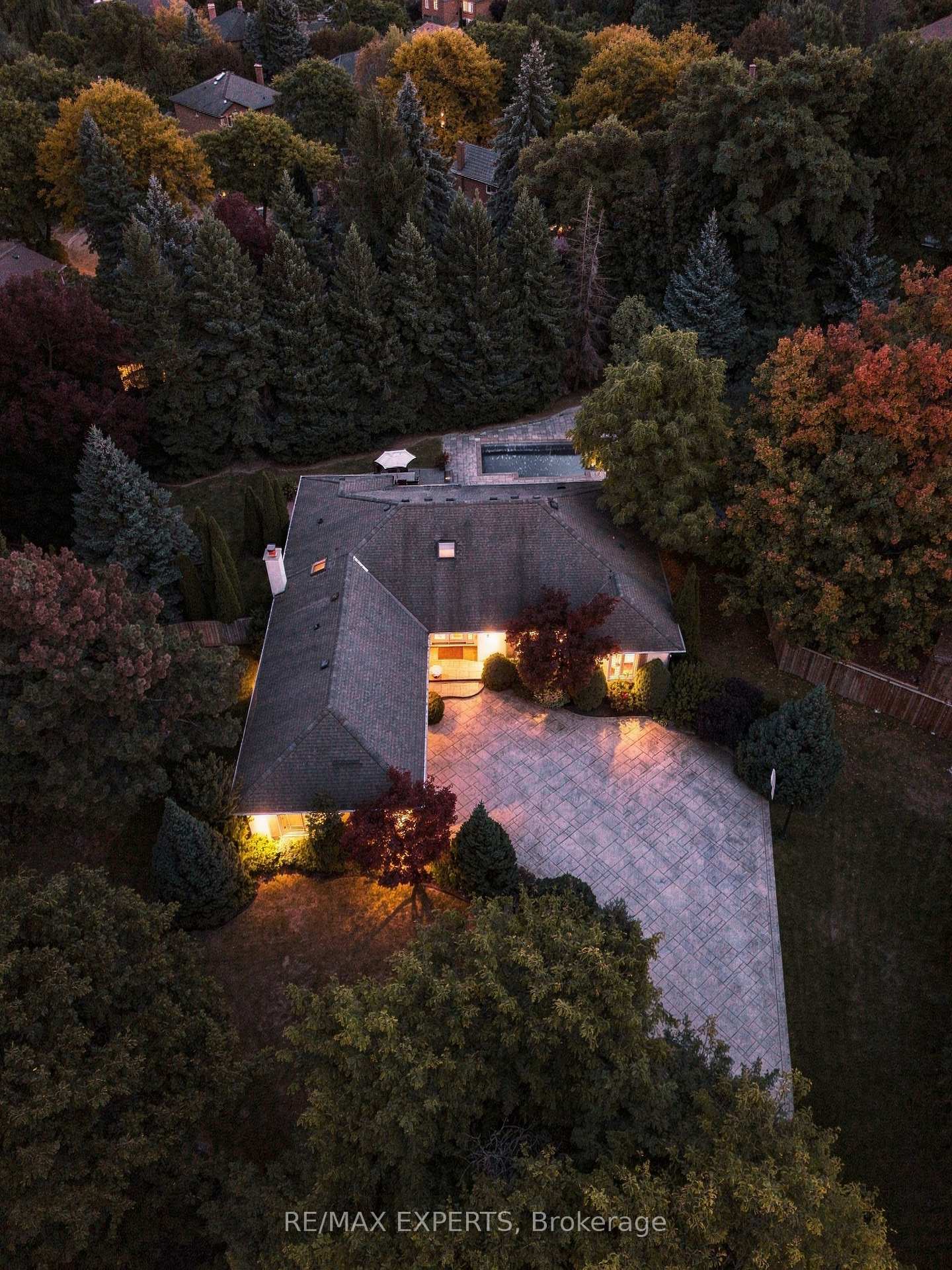 Photo 2 of 8 Fendley Court, Brampton, Snelgrove — HOMEH