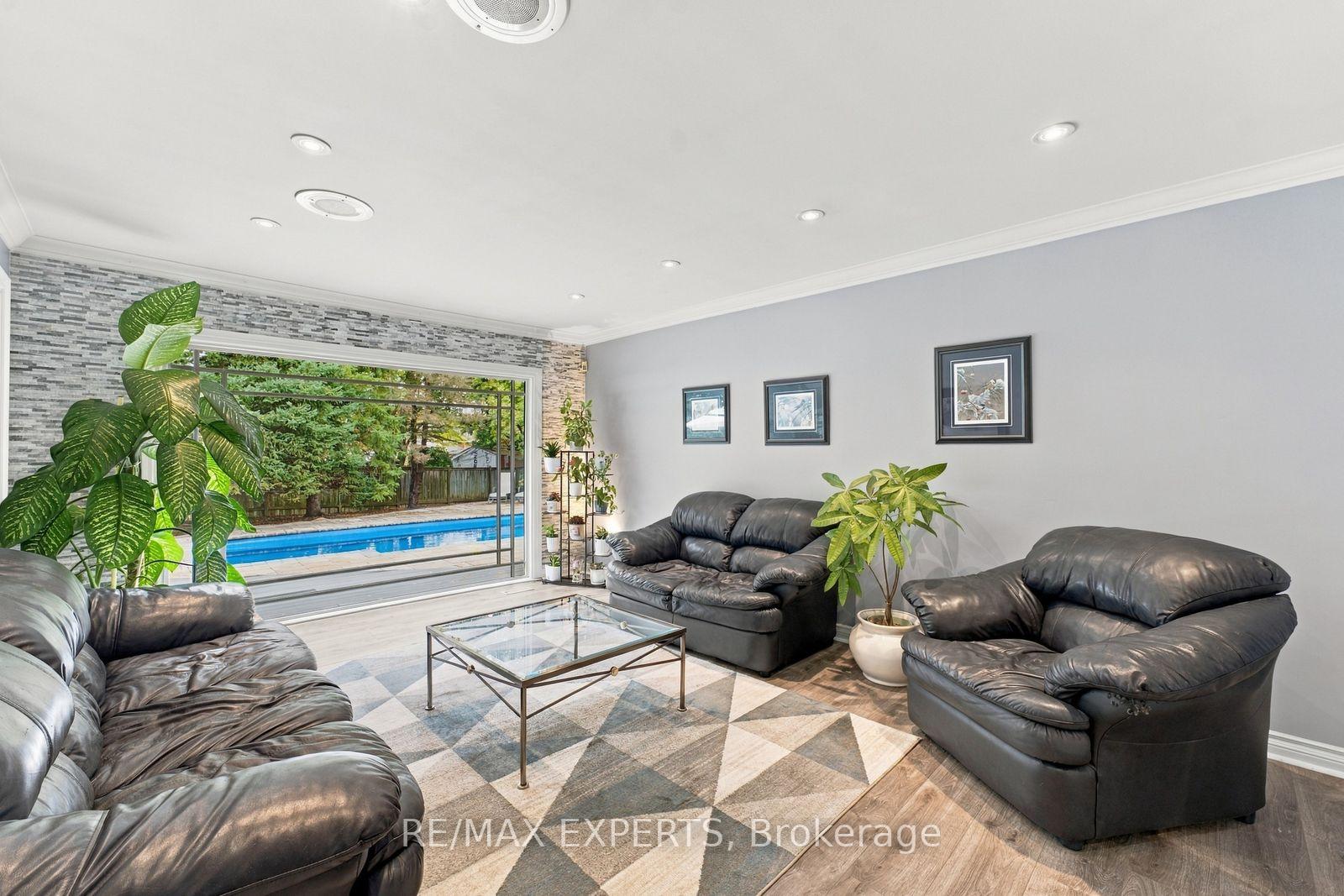 Photo 21 of 8 Fendley Court, Brampton, Snelgrove — HOMEH