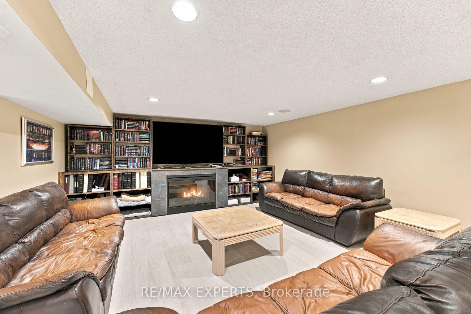 Photo 35 of 8 Fendley Court, Brampton, Snelgrove — HOMEH