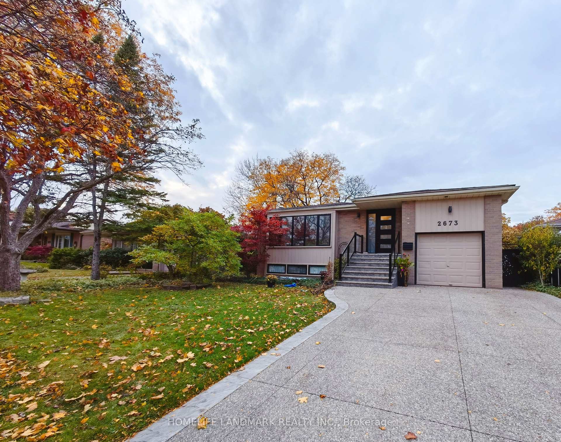 Photo 2 of 2673 Constable Road, Mississauga, Clarkson — HOMEH