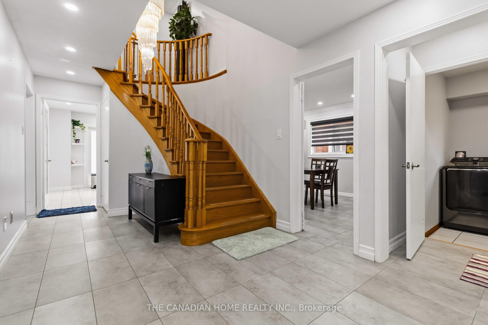 Photo 5 of 3549 Redmond Road, Mississauga, Fairview — HOMEH