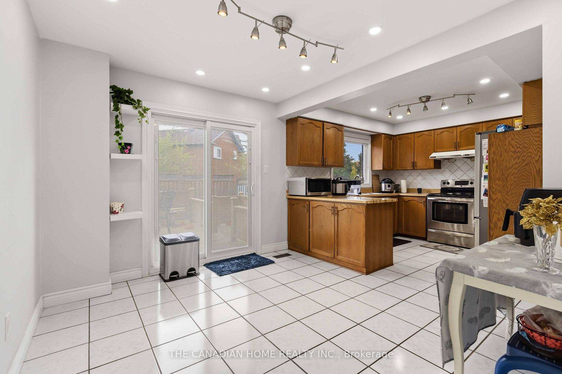 Photo 14 of 3549 Redmond Road, Mississauga, Fairview — HOMEH