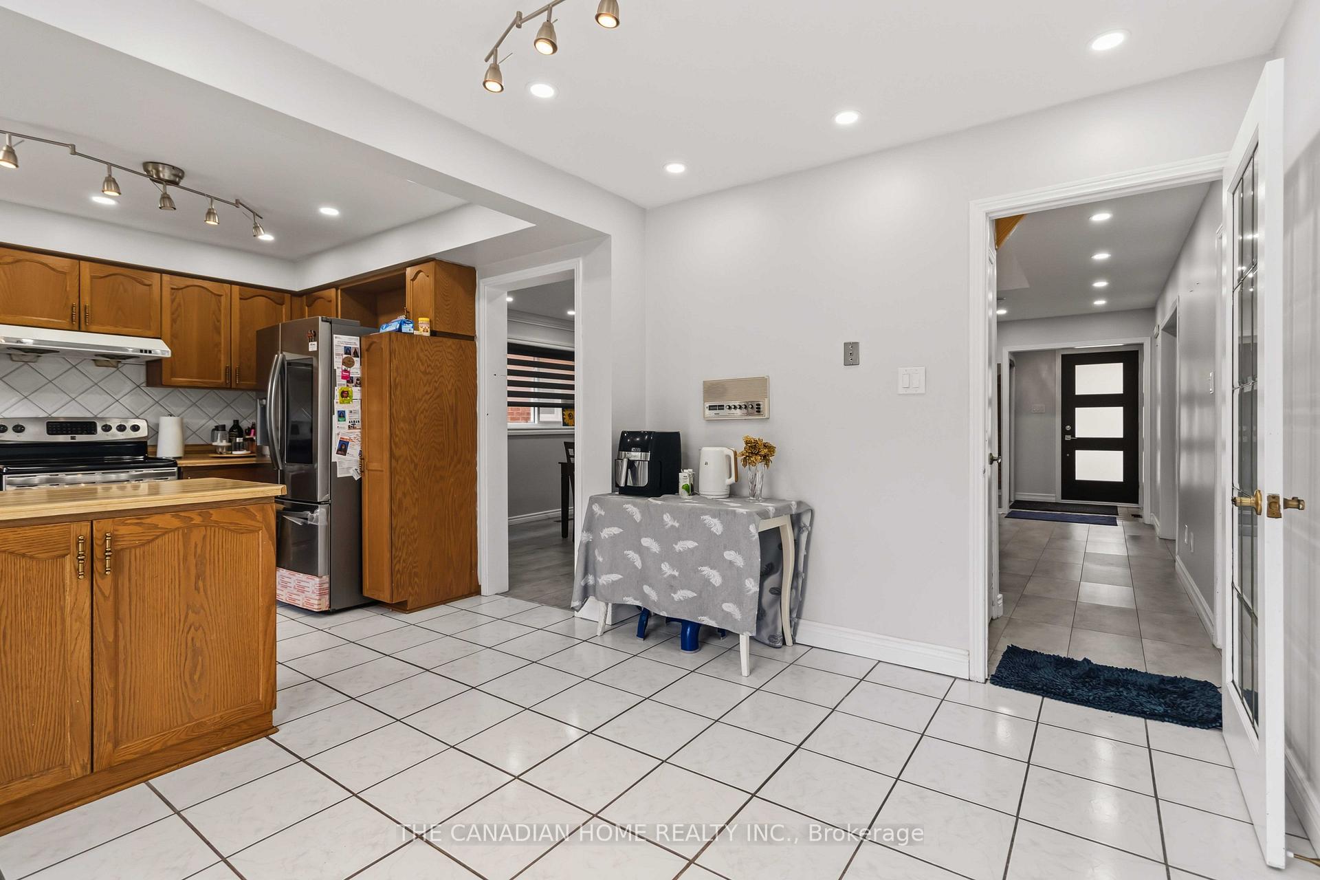 Photo 16 of 3549 Redmond Road, Mississauga, Fairview — HOMEH