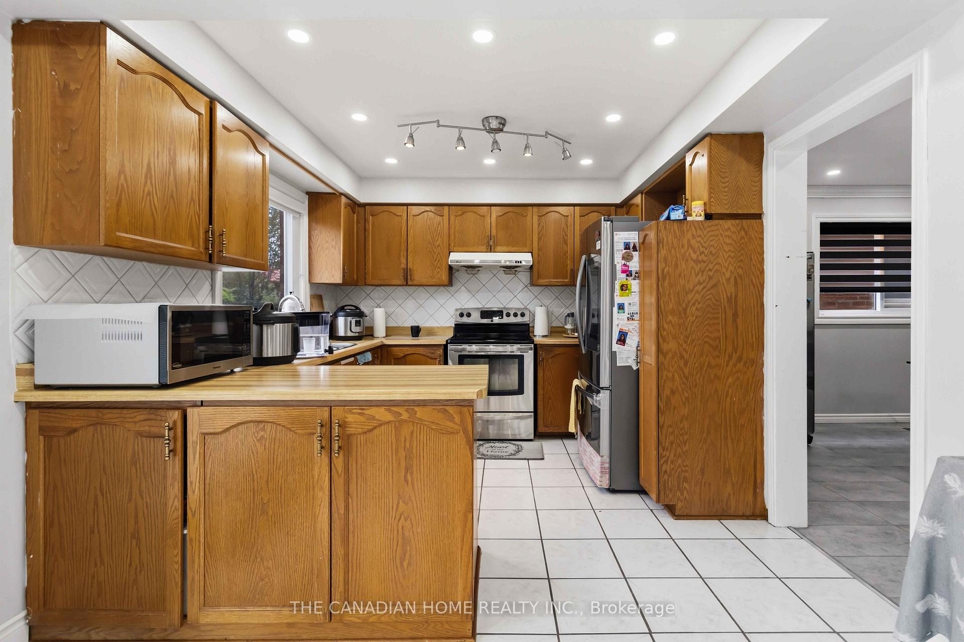 Photo 17 of 3549 Redmond Road, Mississauga, Fairview — HOMEH