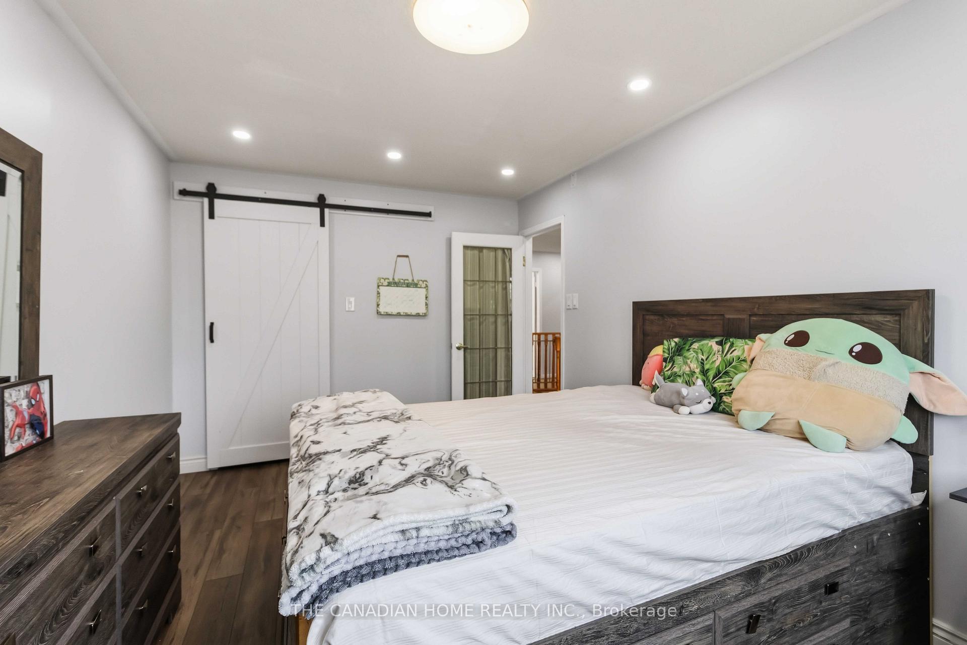 Photo 33 of 3549 Redmond Road, Mississauga, Fairview — HOMEH
