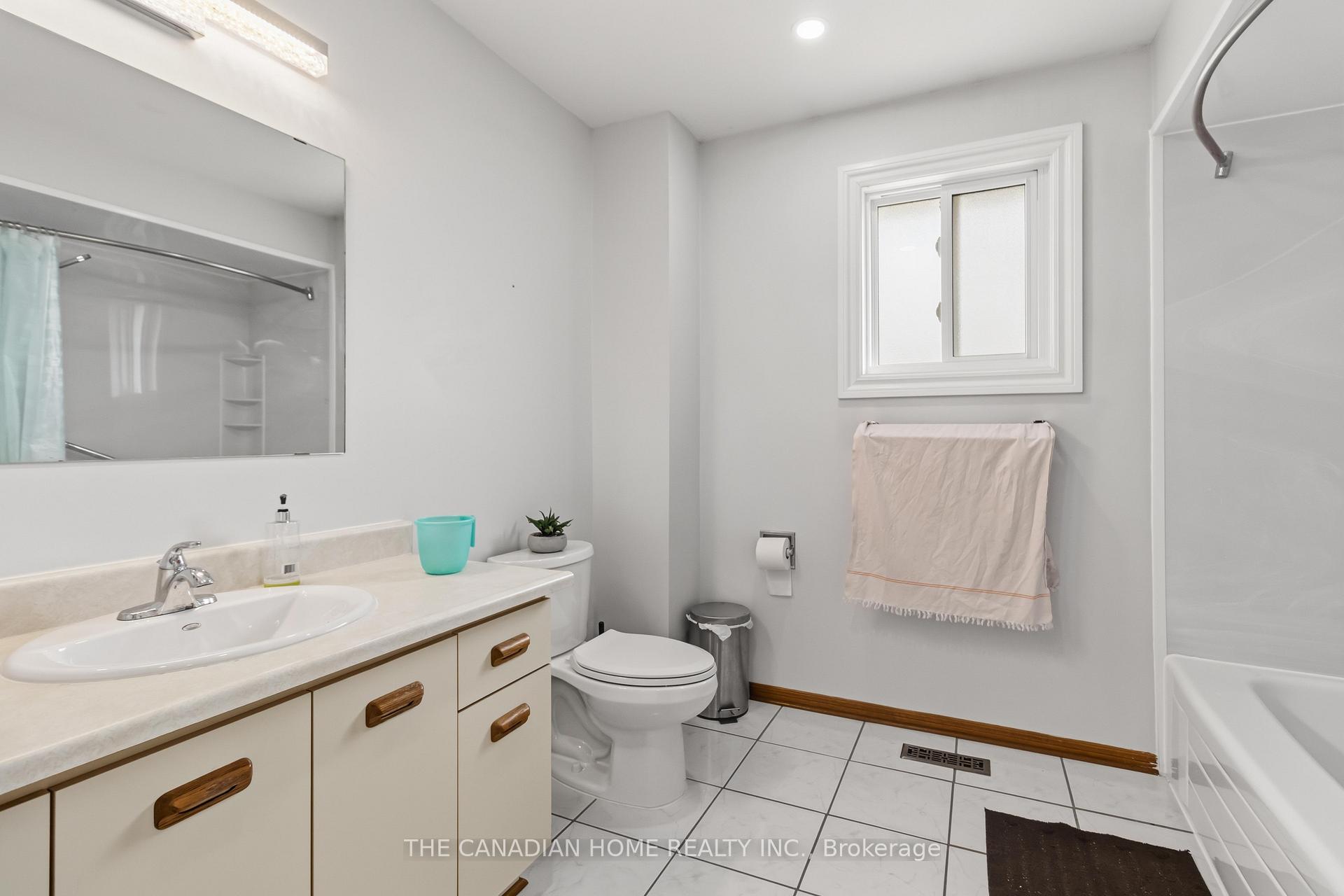 Photo 36 of 3549 Redmond Road, Mississauga, Fairview — HOMEH