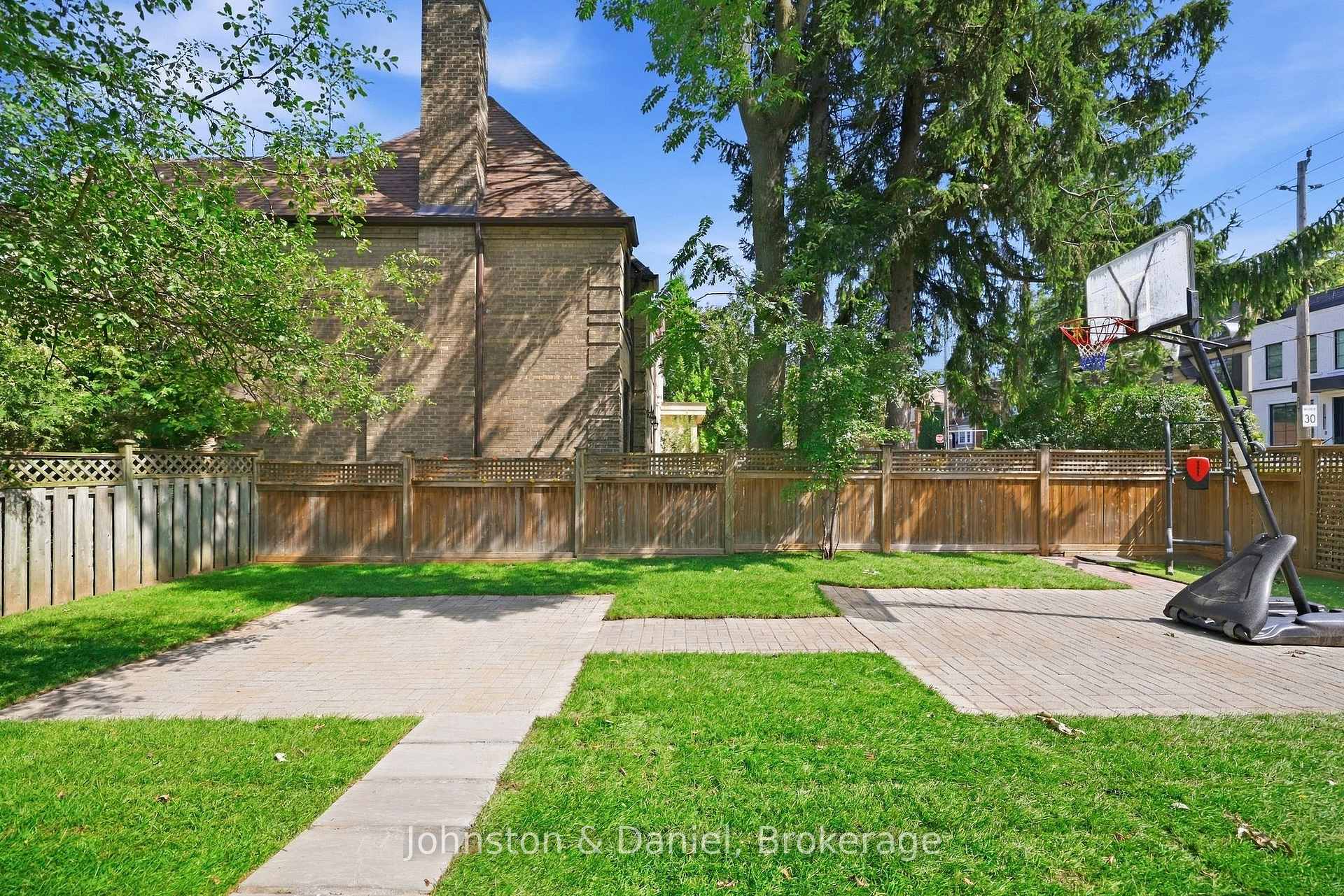 Photo 35 of 169 Glen Cedar Road, Toronto, Humewood-Cedarvale — HOMEH