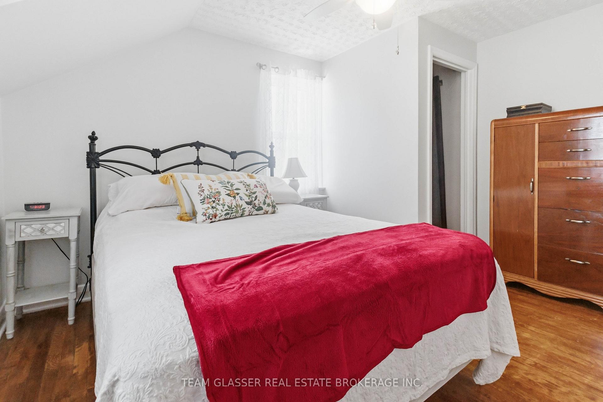 Photo 23 of 27 Dengate Crescent, London, East P — HOMEH