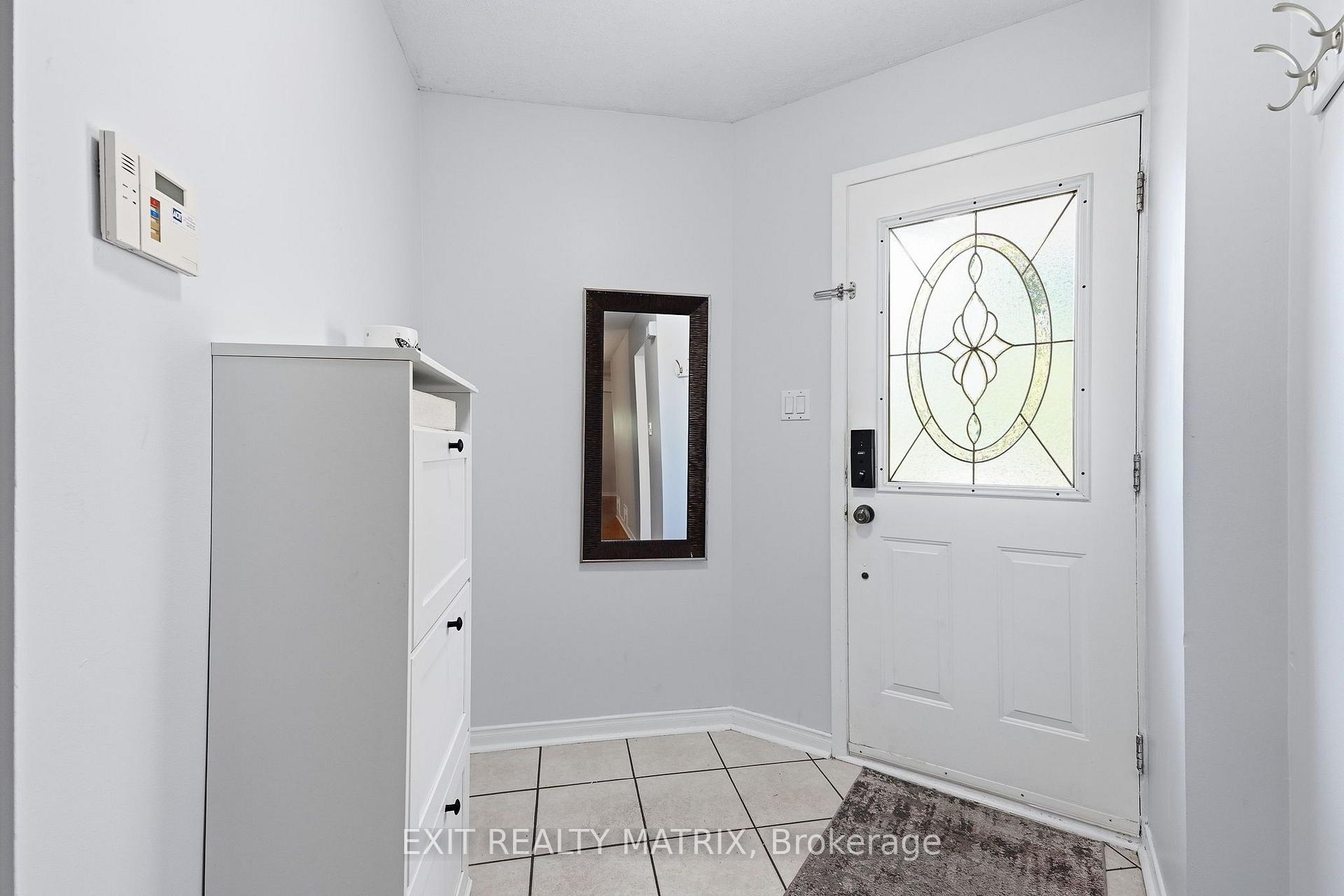 Photo 4 of 751 Clearcrest Crescent, Ottawa, Fallingbrook/Ridgemount — HOMEH
