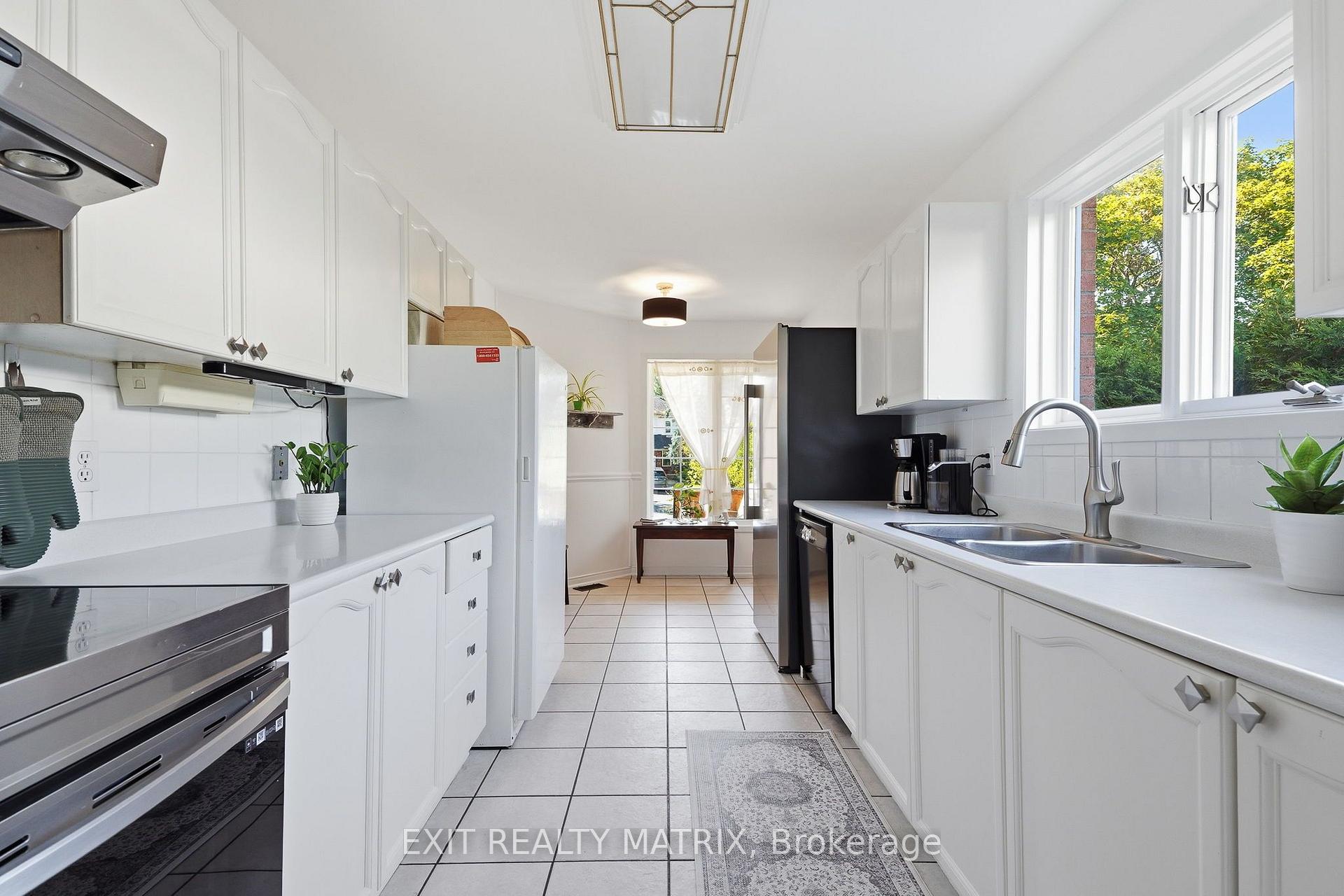 Photo 7 of 751 Clearcrest Crescent, Ottawa, Fallingbrook/Ridgemount — HOMEH