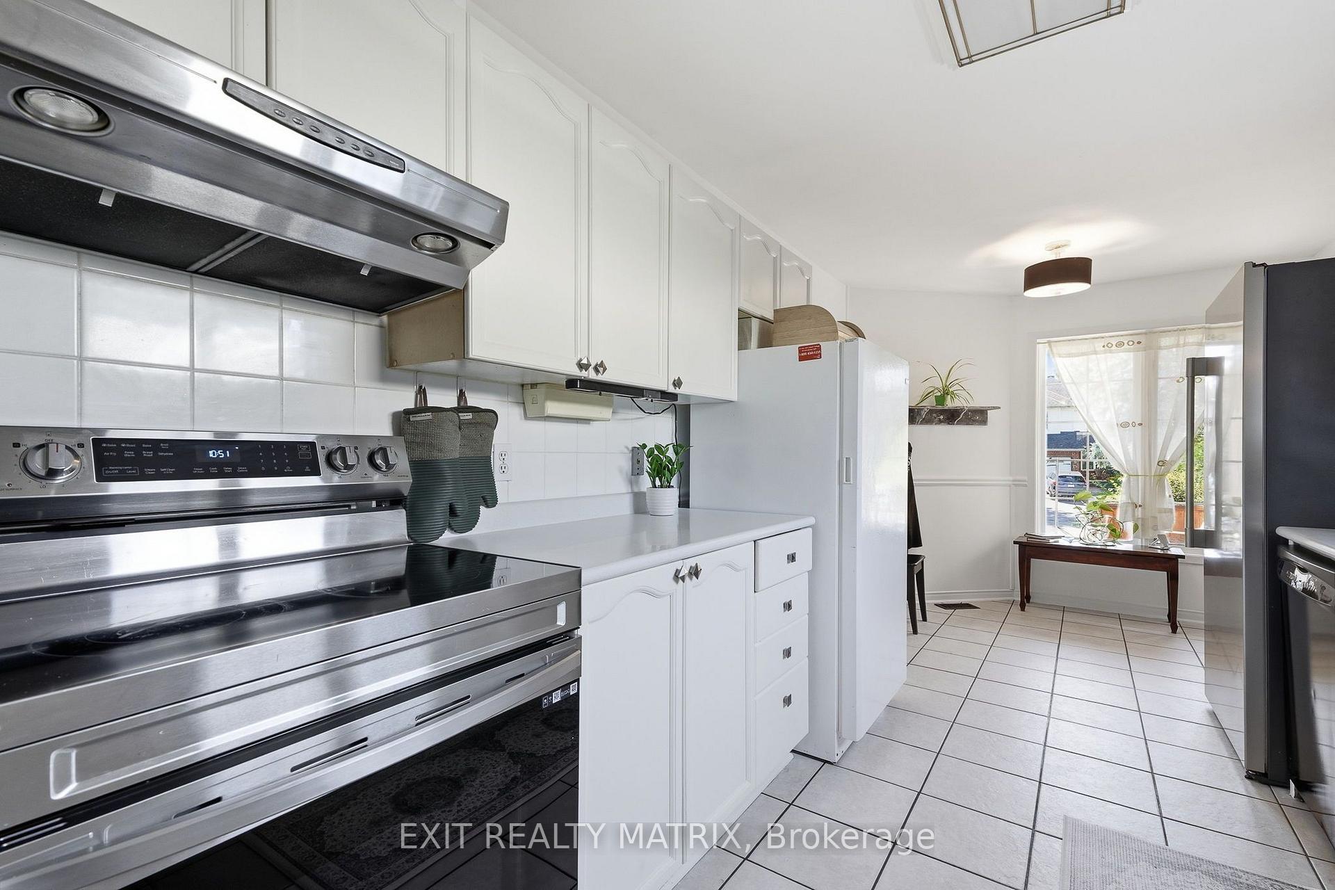 Photo 8 of 751 Clearcrest Crescent, Ottawa, Fallingbrook/Ridgemount — HOMEH