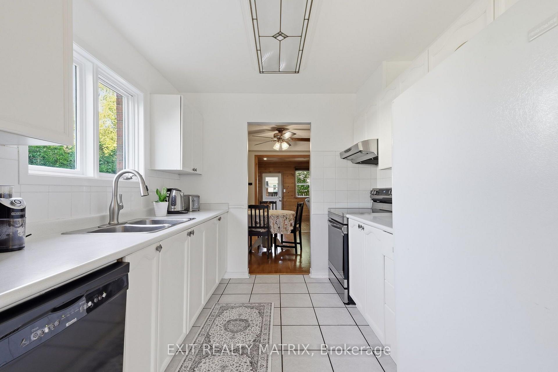 Photo 10 of 751 Clearcrest Crescent, Ottawa, Fallingbrook/Ridgemount — HOMEH