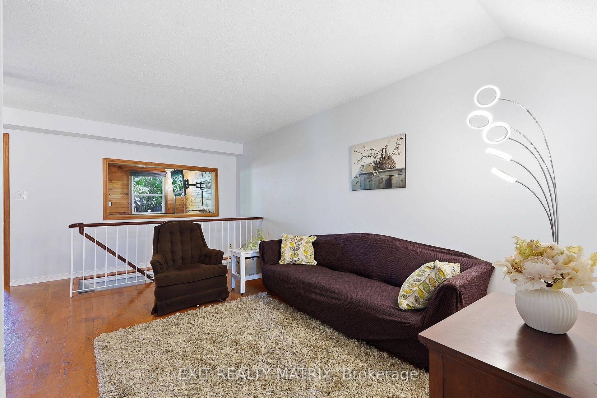 Photo 11 of 751 Clearcrest Crescent, Ottawa, Fallingbrook/Ridgemount — HOMEH