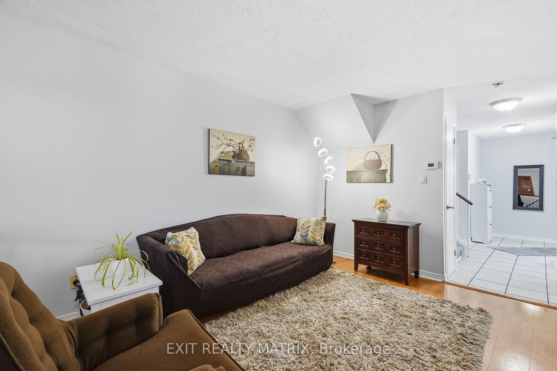 Photo 12 of 751 Clearcrest Crescent, Ottawa, Fallingbrook/Ridgemount — HOMEH