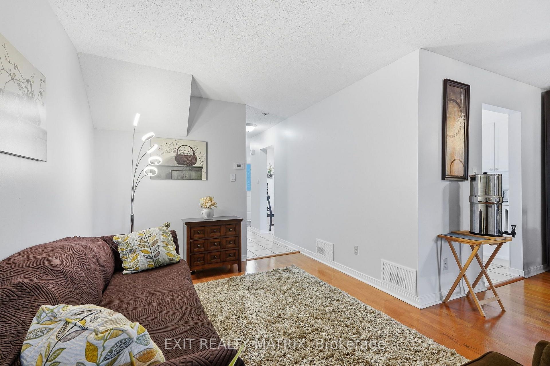 Photo 13 of 751 Clearcrest Crescent, Ottawa, Fallingbrook/Ridgemount — HOMEH