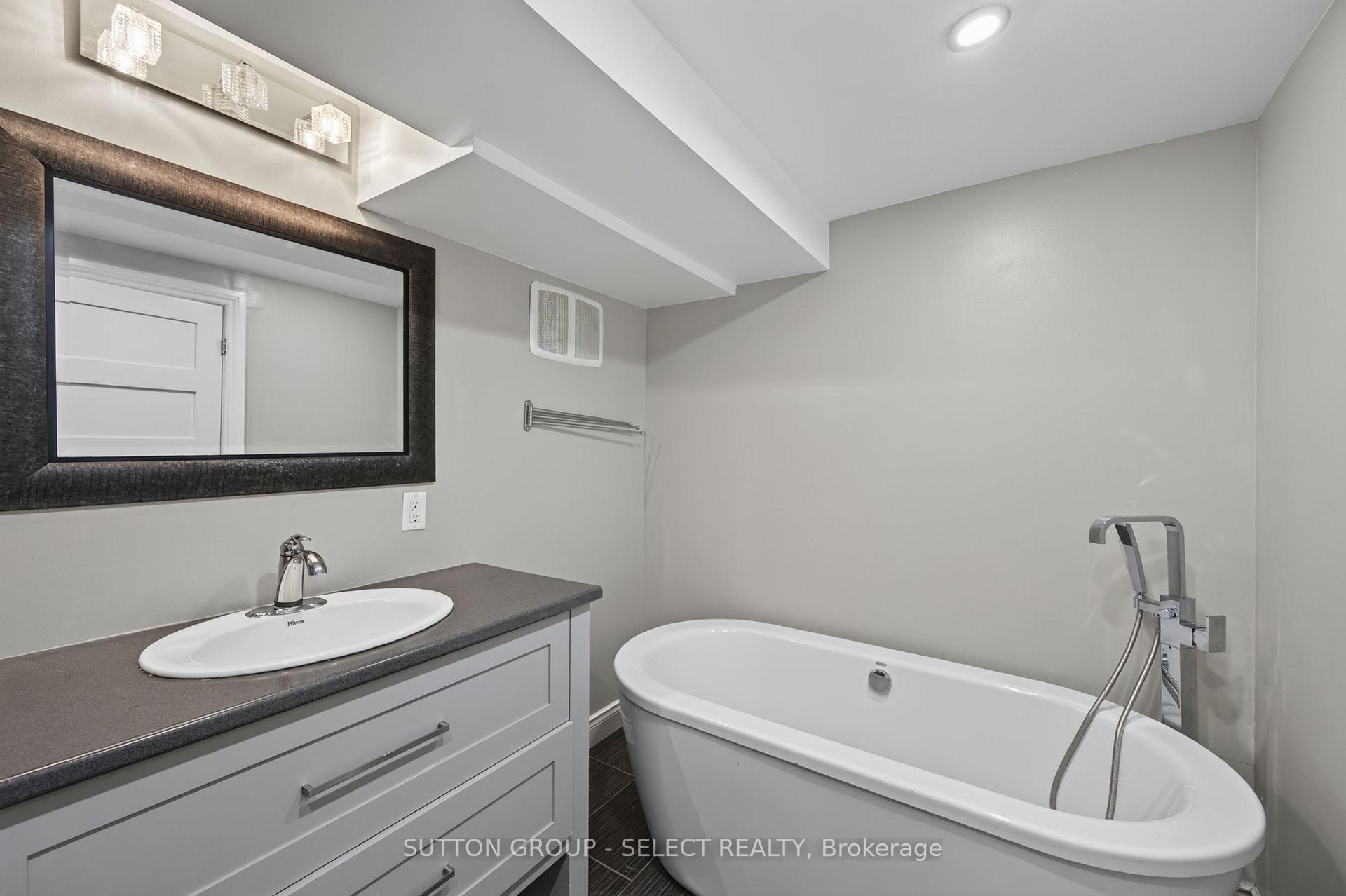 Photo 45 of 768 Franklinway Crescent, London, North R — HOMEH