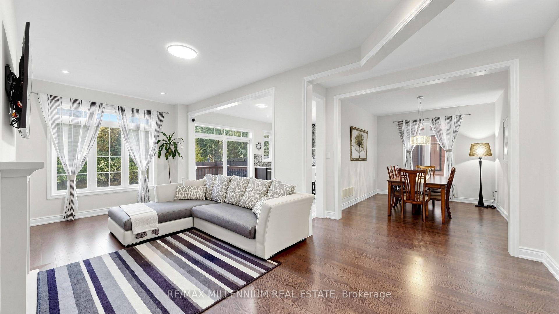 Photo 4 of 327 Mactier Drive, Vaughan, Kleinburg — HOMEH