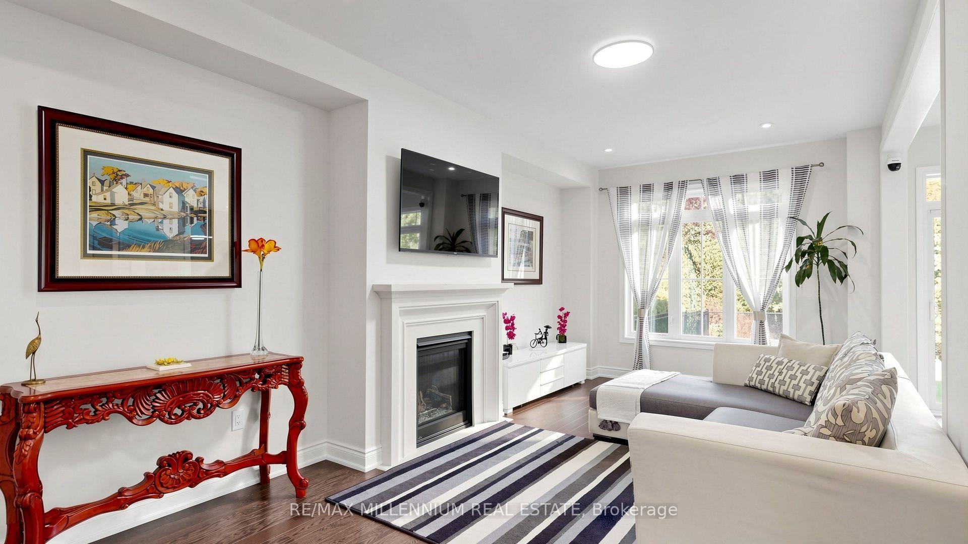 Photo 5 of 327 Mactier Drive, Vaughan, Kleinburg — HOMEH
