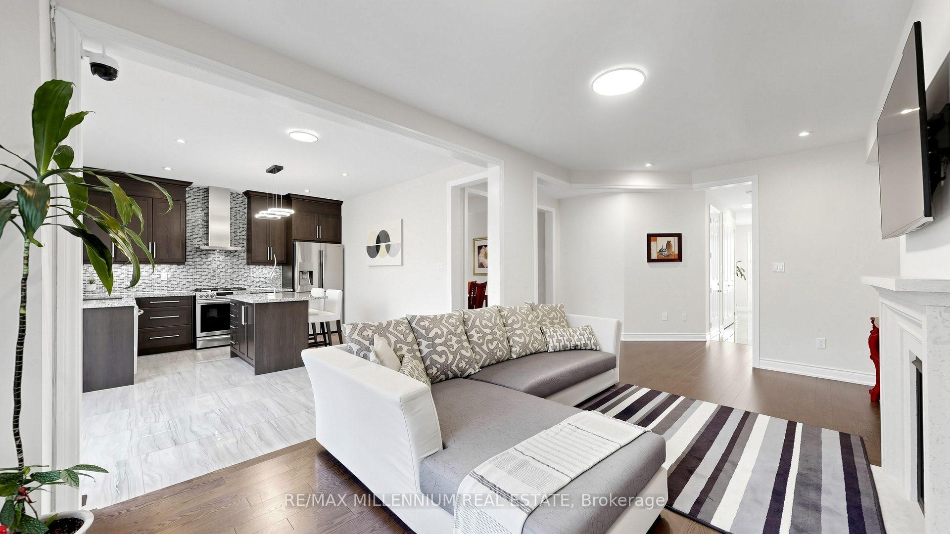 Photo 6 of 327 Mactier Drive, Vaughan, Kleinburg — HOMEH