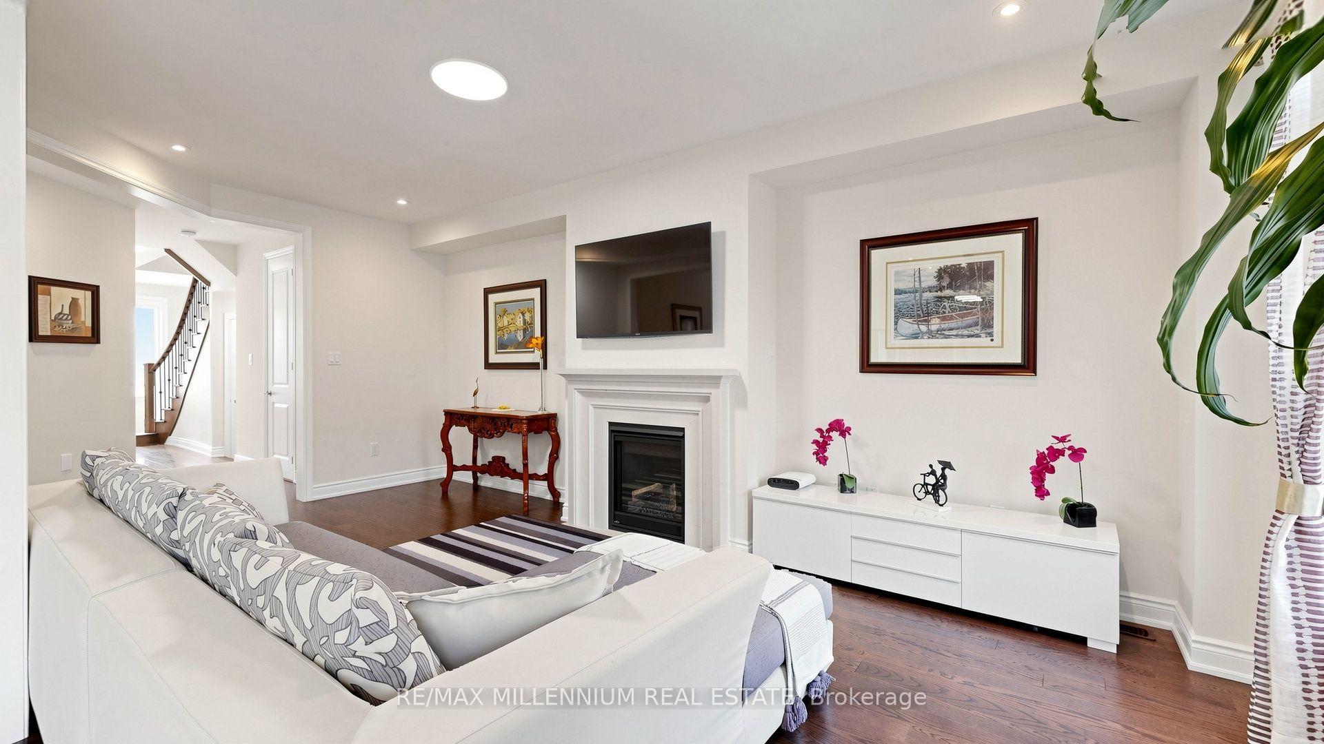 Photo 7 of 327 Mactier Drive, Vaughan, Kleinburg — HOMEH