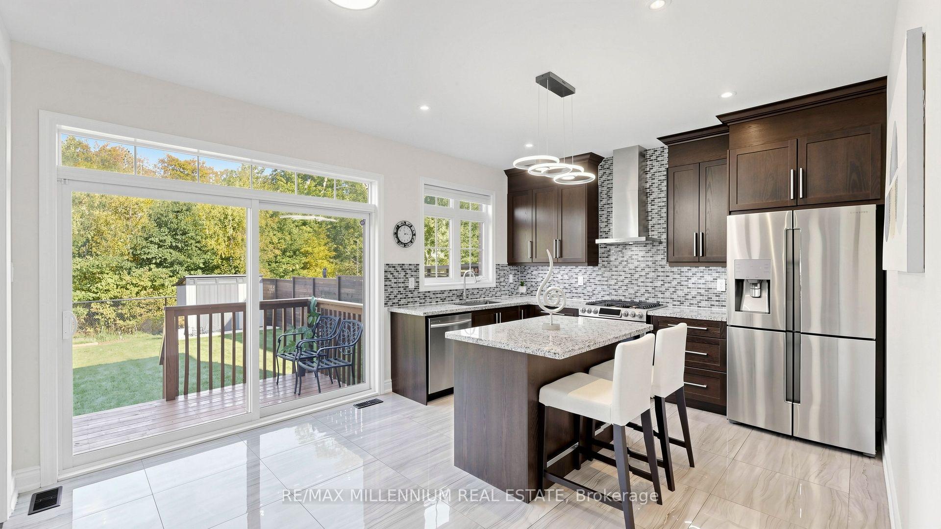 Photo 10 of 327 Mactier Drive, Vaughan, Kleinburg — HOMEH