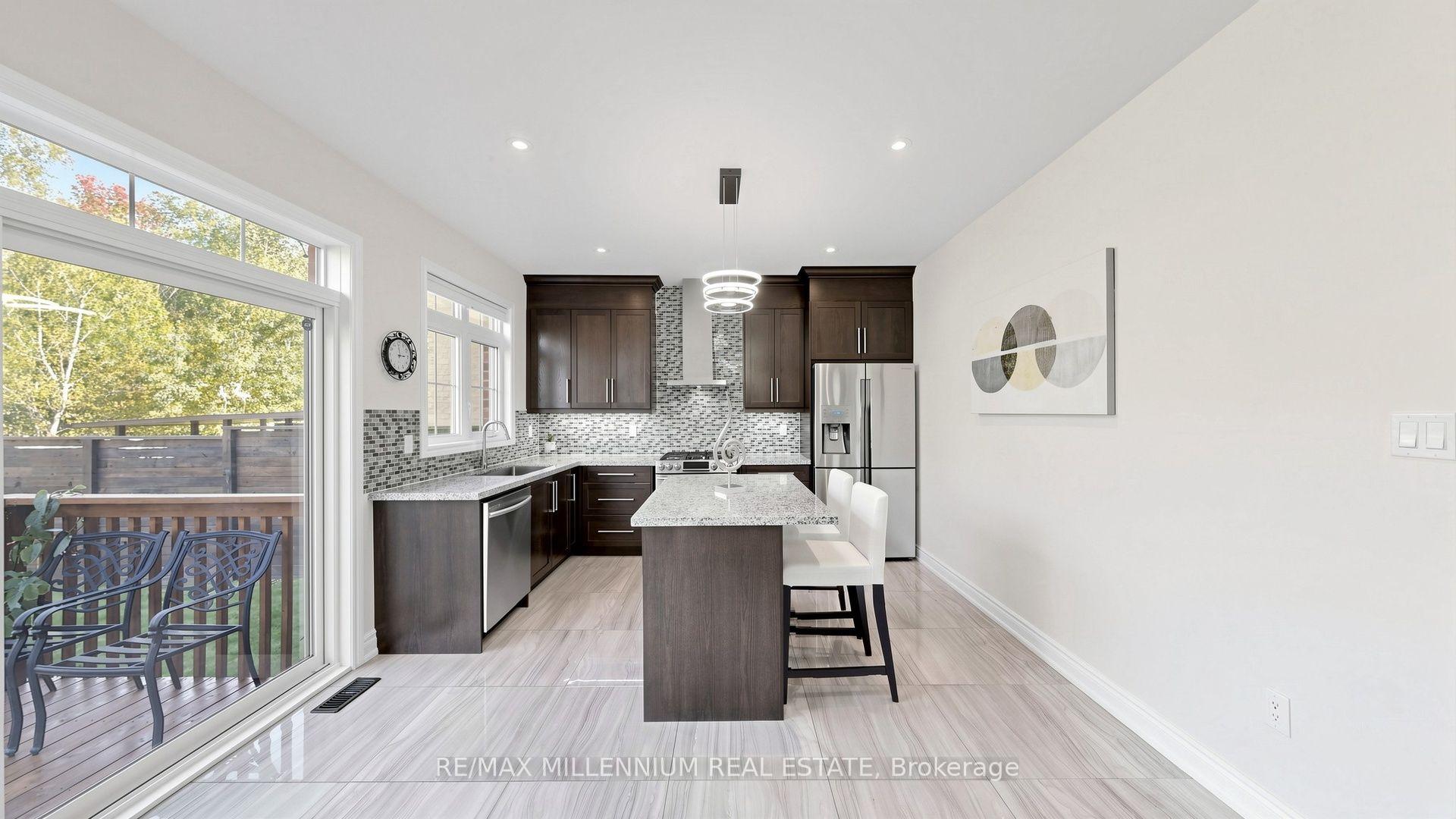 Photo 11 of 327 Mactier Drive, Vaughan, Kleinburg — HOMEH