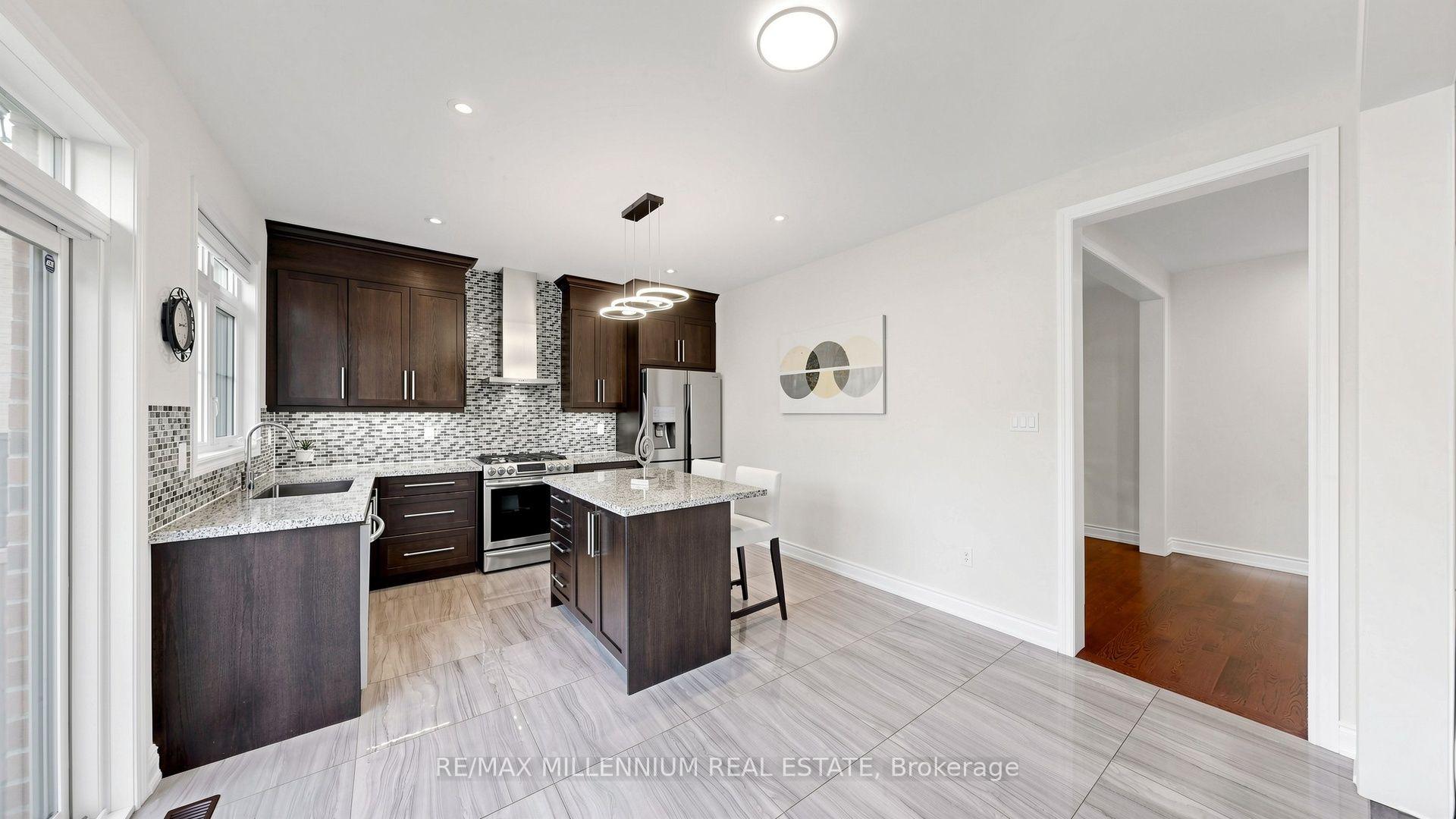 Photo 12 of 327 Mactier Drive, Vaughan, Kleinburg — HOMEH