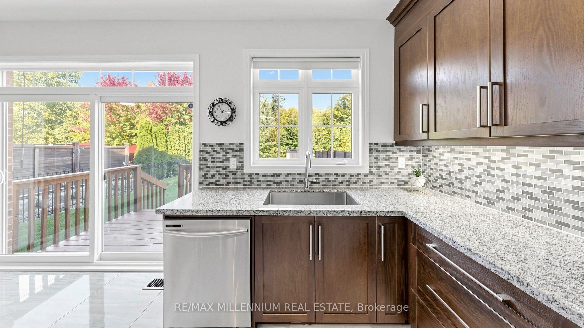 Photo 17 of 327 Mactier Drive, Vaughan, Kleinburg — HOMEH