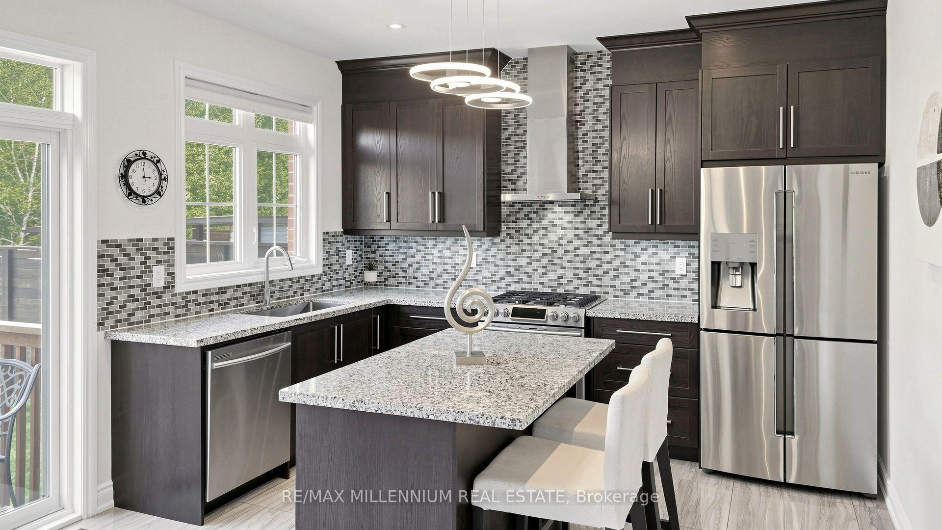 Photo 18 of 327 Mactier Drive, Vaughan, Kleinburg — HOMEH