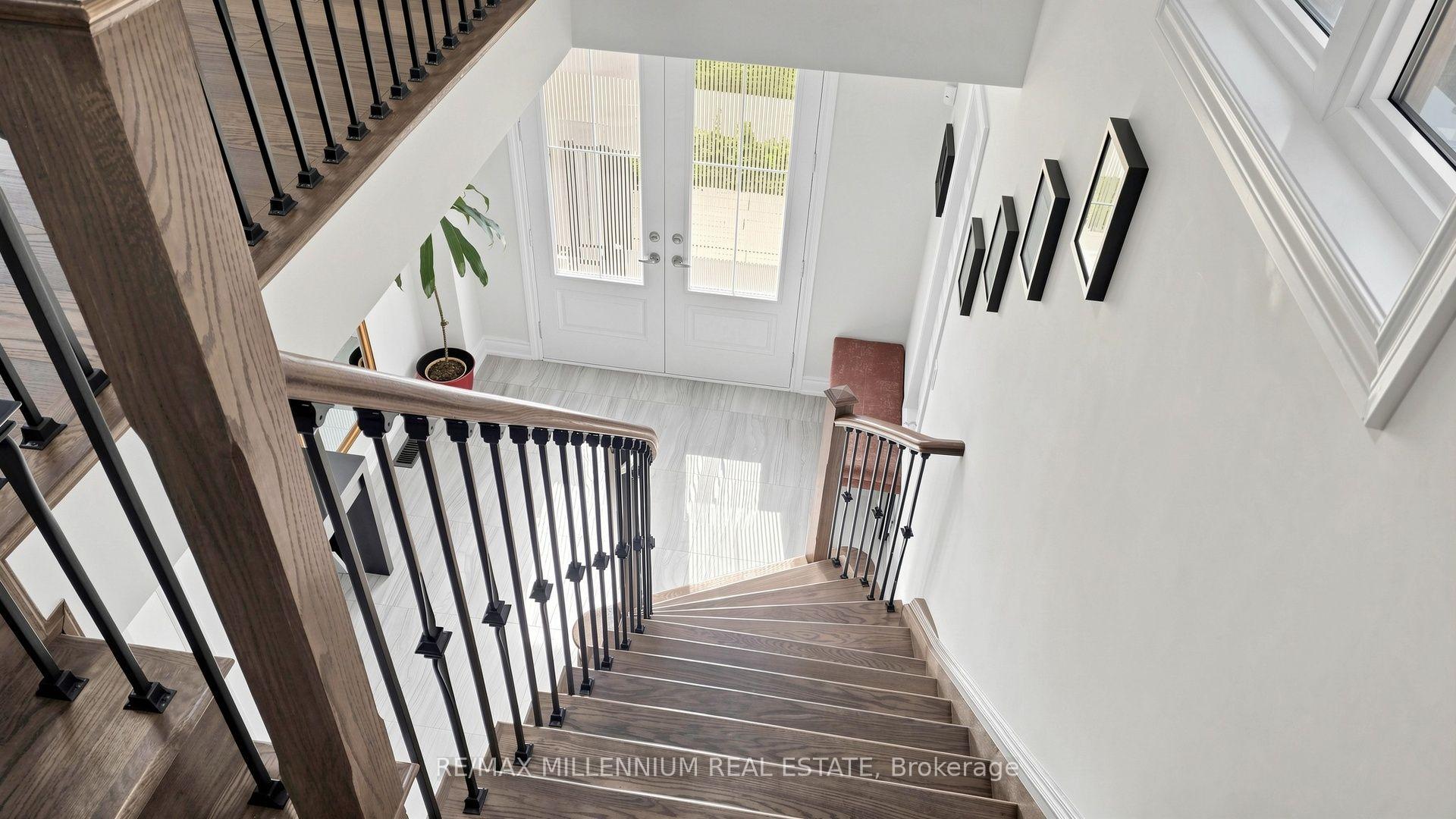 Photo 23 of 327 Mactier Drive, Vaughan, Kleinburg — HOMEH