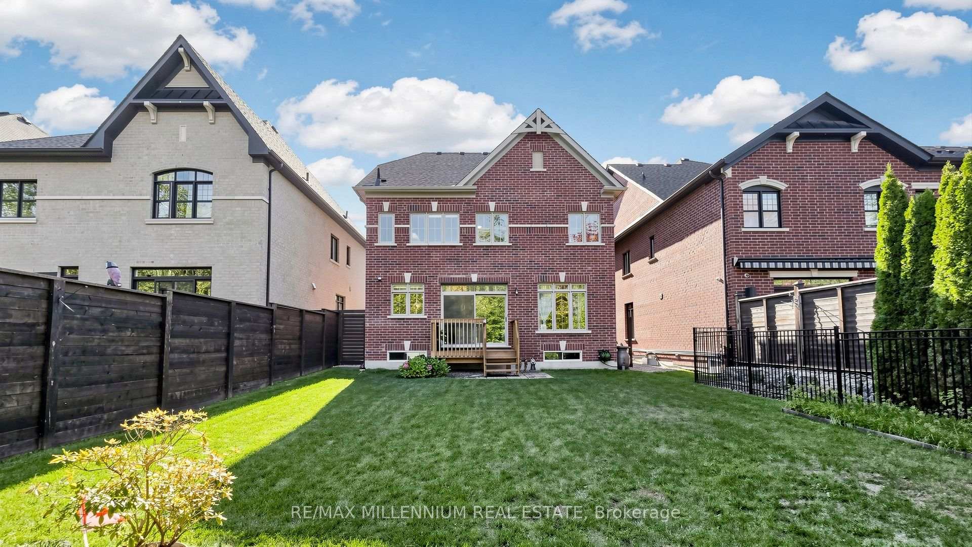 Photo 46 of 327 Mactier Drive, Vaughan, Kleinburg — HOMEH