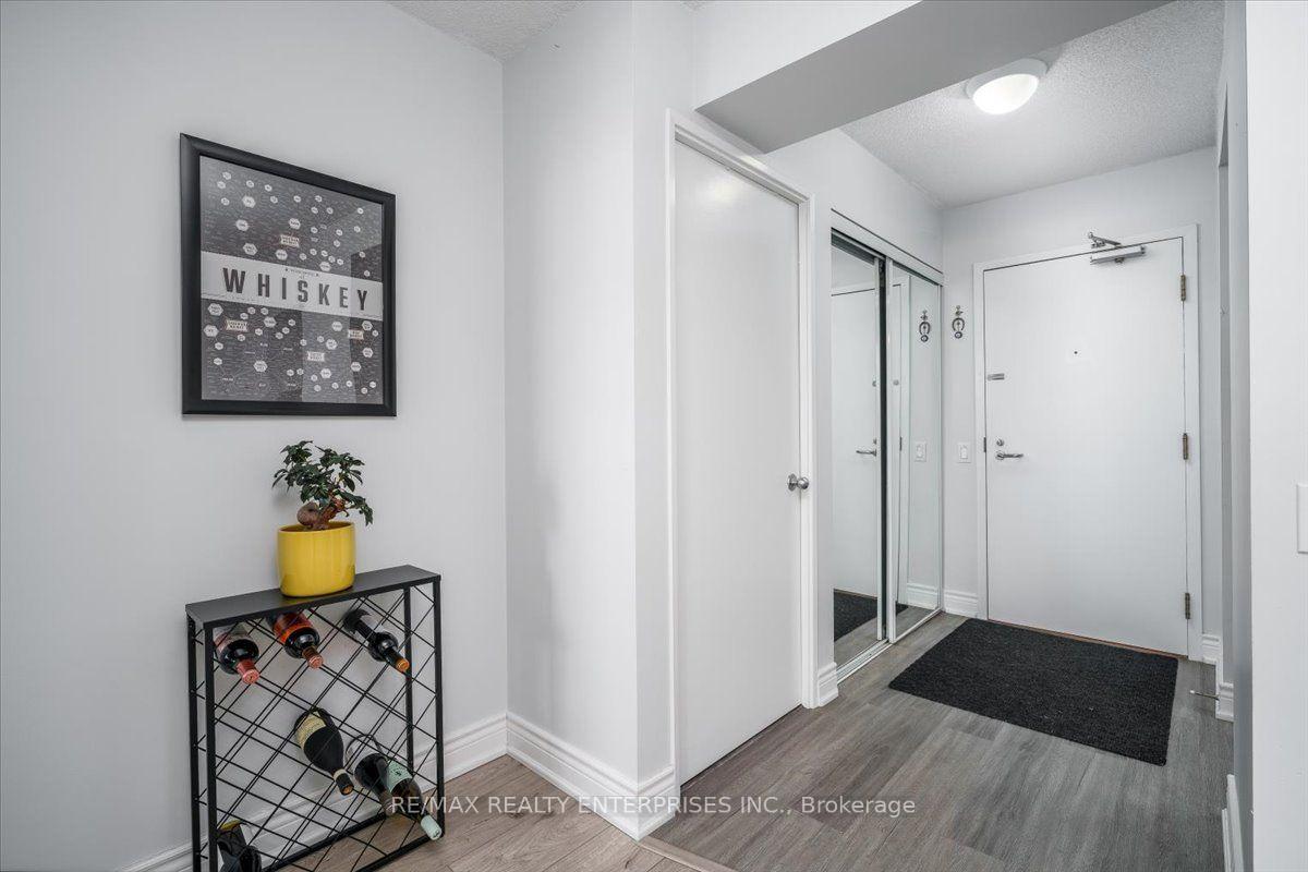 Photo 3 of Unit 506, 21 Overlea Boulevard NE, Toronto, Thorncliffe Park — HOMEH