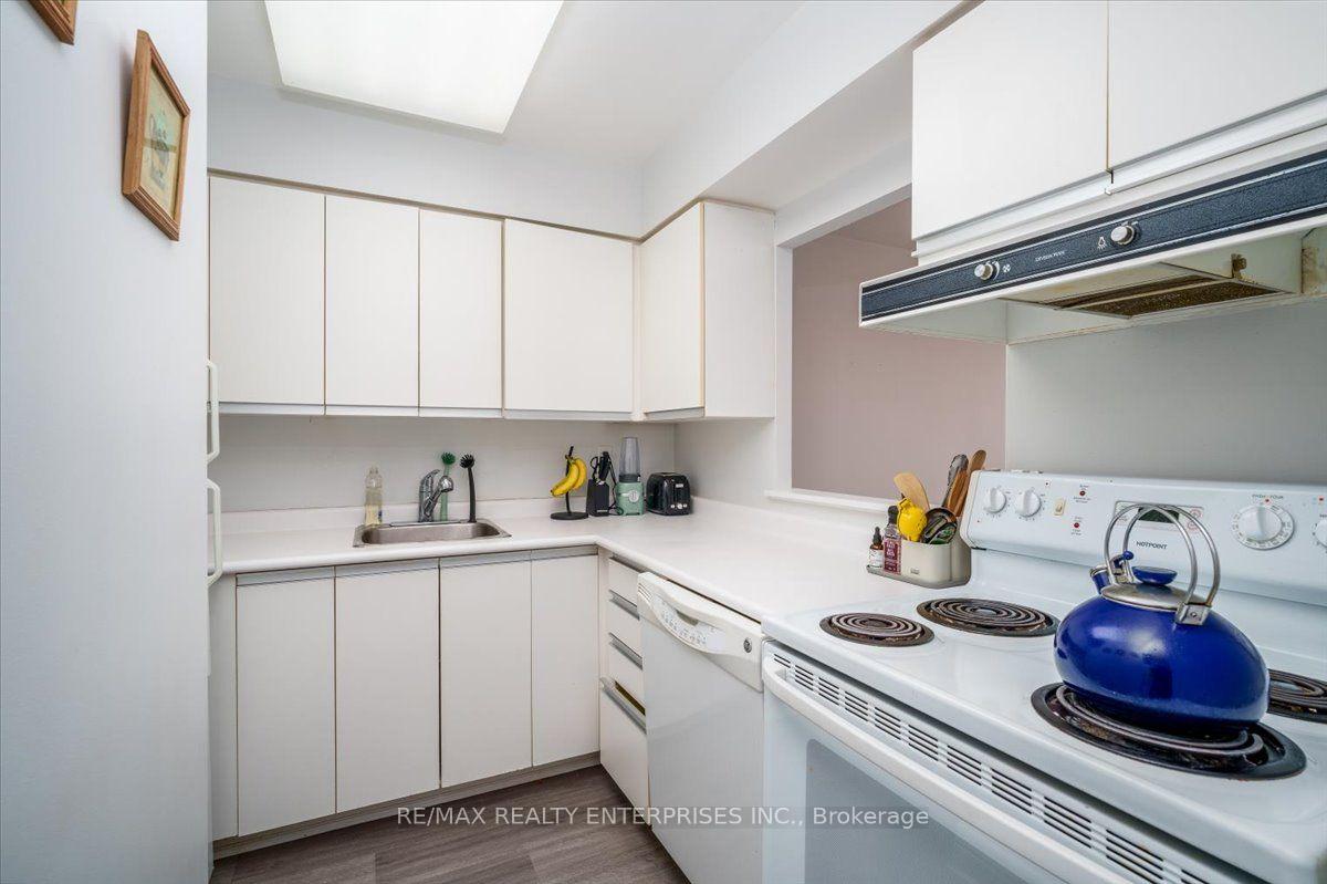 Photo 4 of Unit 506, 21 Overlea Boulevard NE, Toronto, Thorncliffe Park — HOMEH