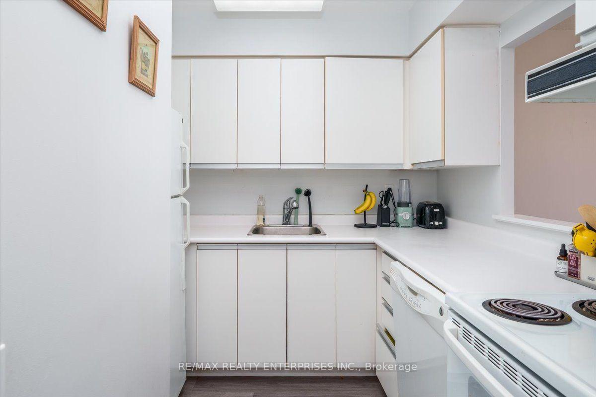 Photo 5 of Unit 506, 21 Overlea Boulevard NE, Toronto, Thorncliffe Park — HOMEH